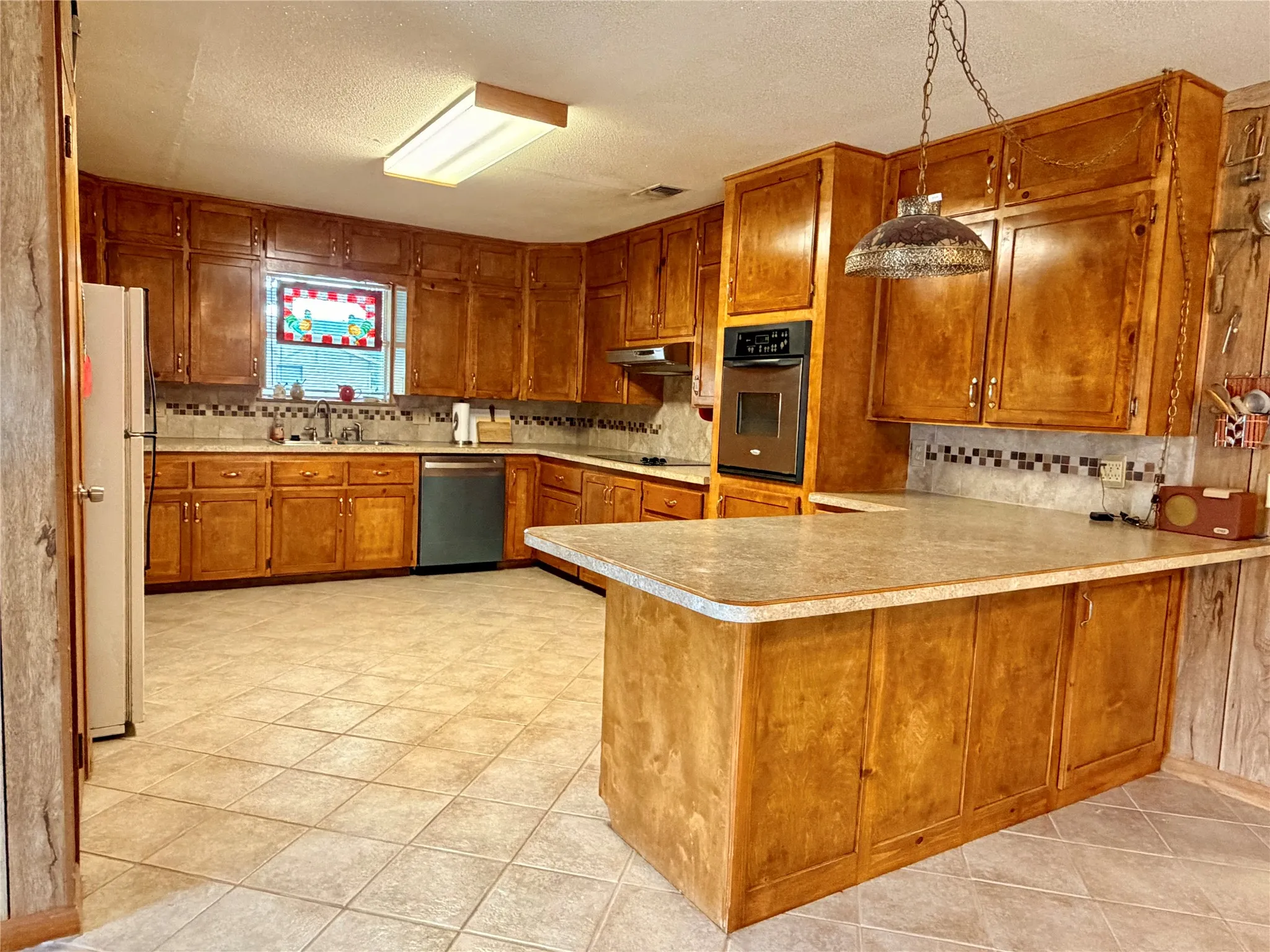 Single Family Residence For Sale in Comanche County , 200 S Speed Street, Gustine, Texas 76455, 3 Bedroom, 2 Bathroom, Garage spaces, 2,076 Sqft, built in 1979, mls#21380099, Real Estate Agent in Gustine, Homes For Sale in Comanche county, Homes For Sale in Gustine, Realtor in Gustine Texas, Real Estate Brokerage Independent Realty Texas, Luminita Cordes Realtor