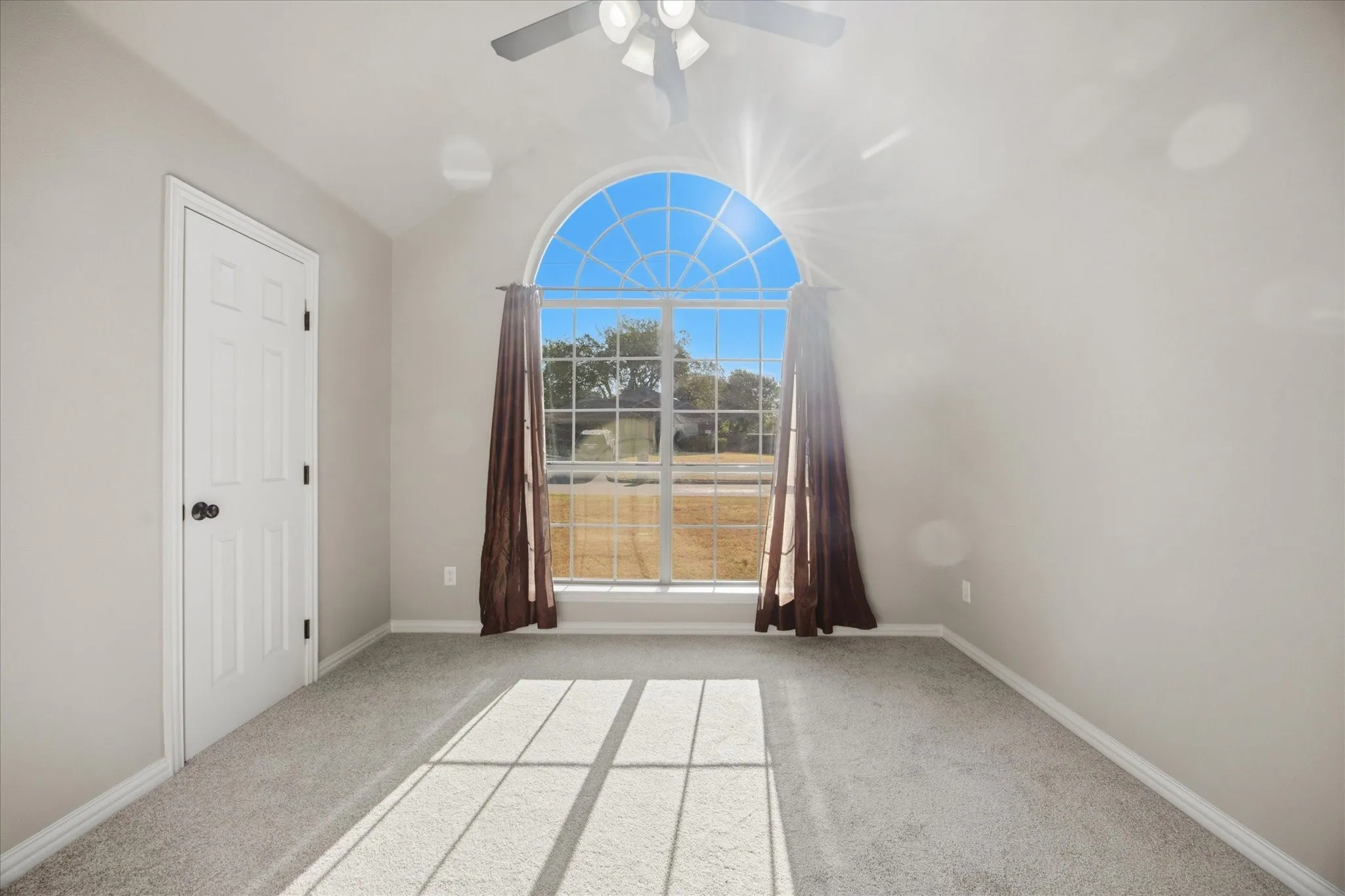 Single Family Residence For Sale in Collin County , 509 Jouette Street, Farmersville, Texas 75442, 4 Bedroom, 2 Bathroom, 2 Garage spaces, 1,705 Sqft, built in 2007, mls#21383141, Real Estate Agent in Farmersville, Homes For Sale in Collin county, Homes For Sale in Farmersville, Realtor in Farmersville Texas, Real Estate Brokerage Independent Realty Texas, Luminita Cordes Realtor