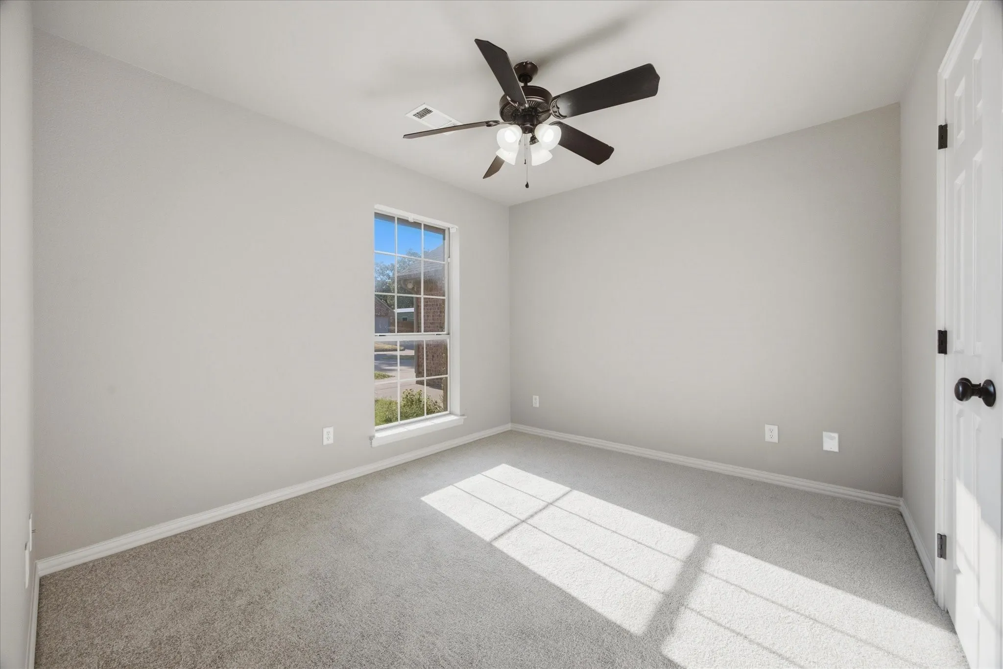 Single Family Residence For Sale in Collin County , 509 Jouette Street, Farmersville, Texas 75442, 4 Bedroom, 2 Bathroom, 2 Garage spaces, 1,705 Sqft, built in 2007, mls#21383141, Real Estate Agent in Farmersville, Homes For Sale in Collin county, Homes For Sale in Farmersville, Realtor in Farmersville Texas, Real Estate Brokerage Independent Realty Texas, Luminita Cordes Realtor