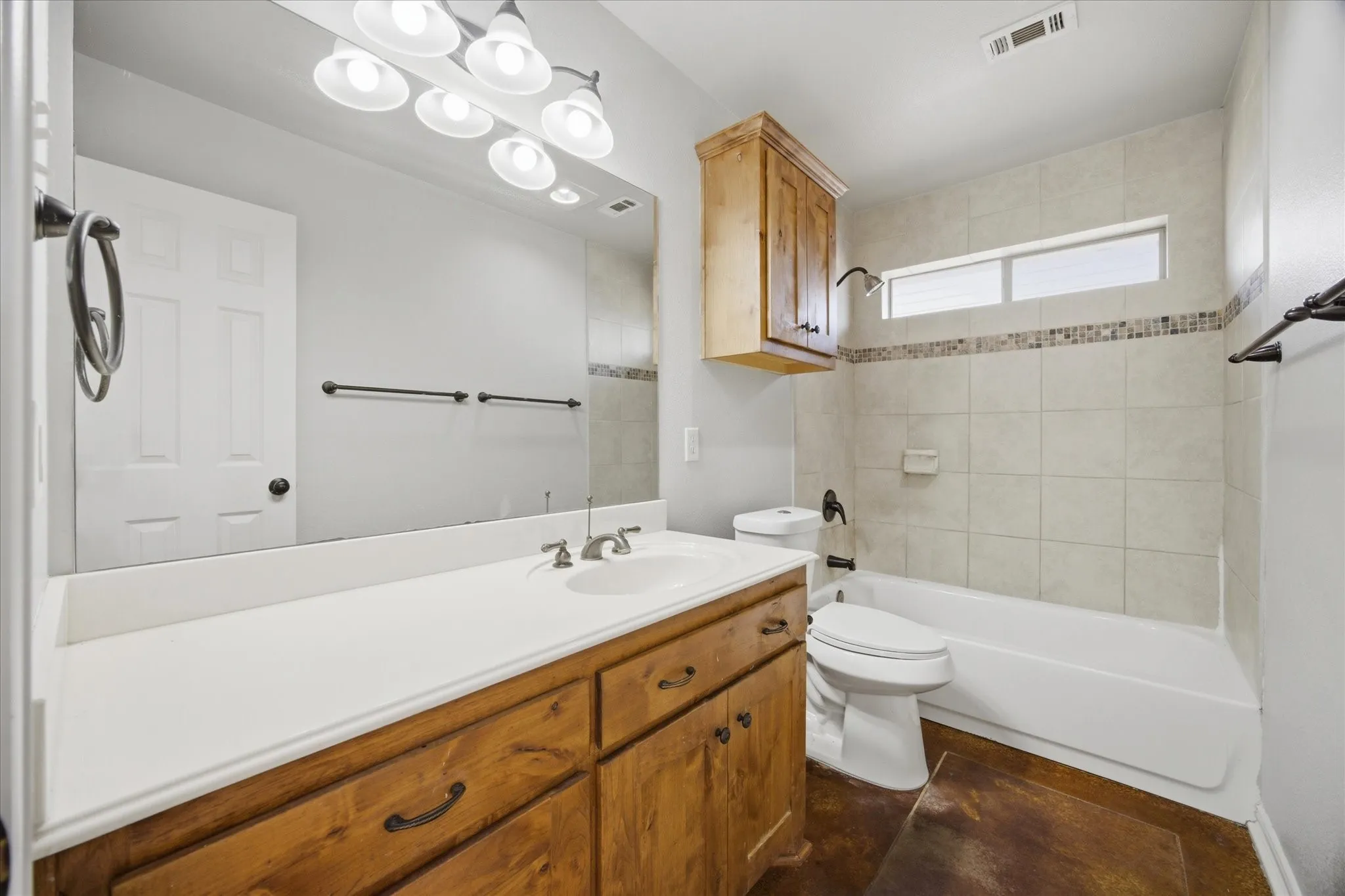 Single Family Residence For Sale in Collin County , 509 Jouette Street, Farmersville, Texas 75442, 4 Bedroom, 2 Bathroom, 2 Garage spaces, 1,705 Sqft, built in 2007, mls#21383141, Real Estate Agent in Farmersville, Homes For Sale in Collin county, Homes For Sale in Farmersville, Realtor in Farmersville Texas, Real Estate Brokerage Independent Realty Texas, Luminita Cordes Realtor