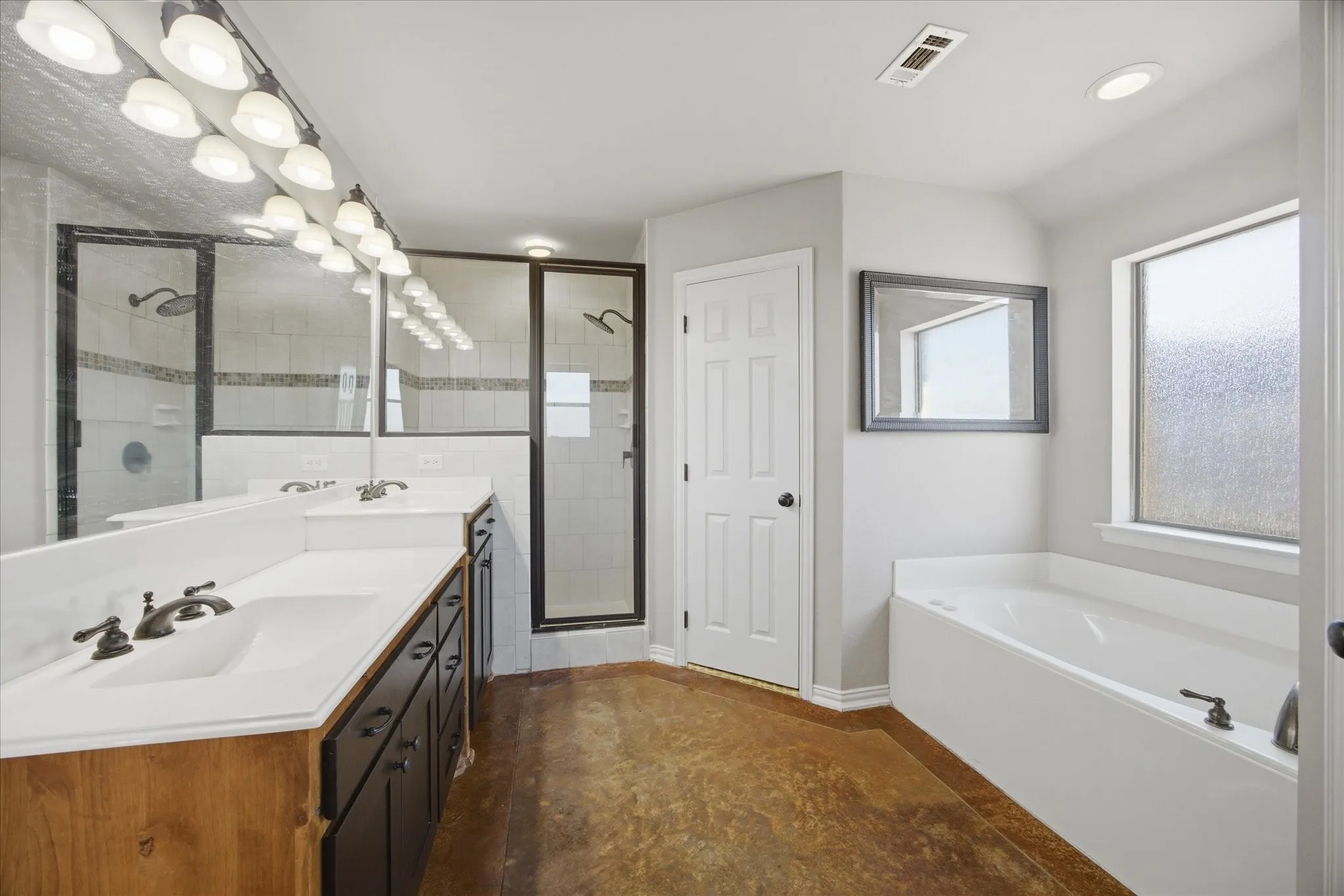 Single Family Residence For Sale in Collin County , 509 Jouette Street, Farmersville, Texas 75442, 4 Bedroom, 2 Bathroom, 2 Garage spaces, 1,705 Sqft, built in 2007, mls#21383141, Real Estate Agent in Farmersville, Homes For Sale in Collin county, Homes For Sale in Farmersville, Realtor in Farmersville Texas, Real Estate Brokerage Independent Realty Texas, Luminita Cordes Realtor