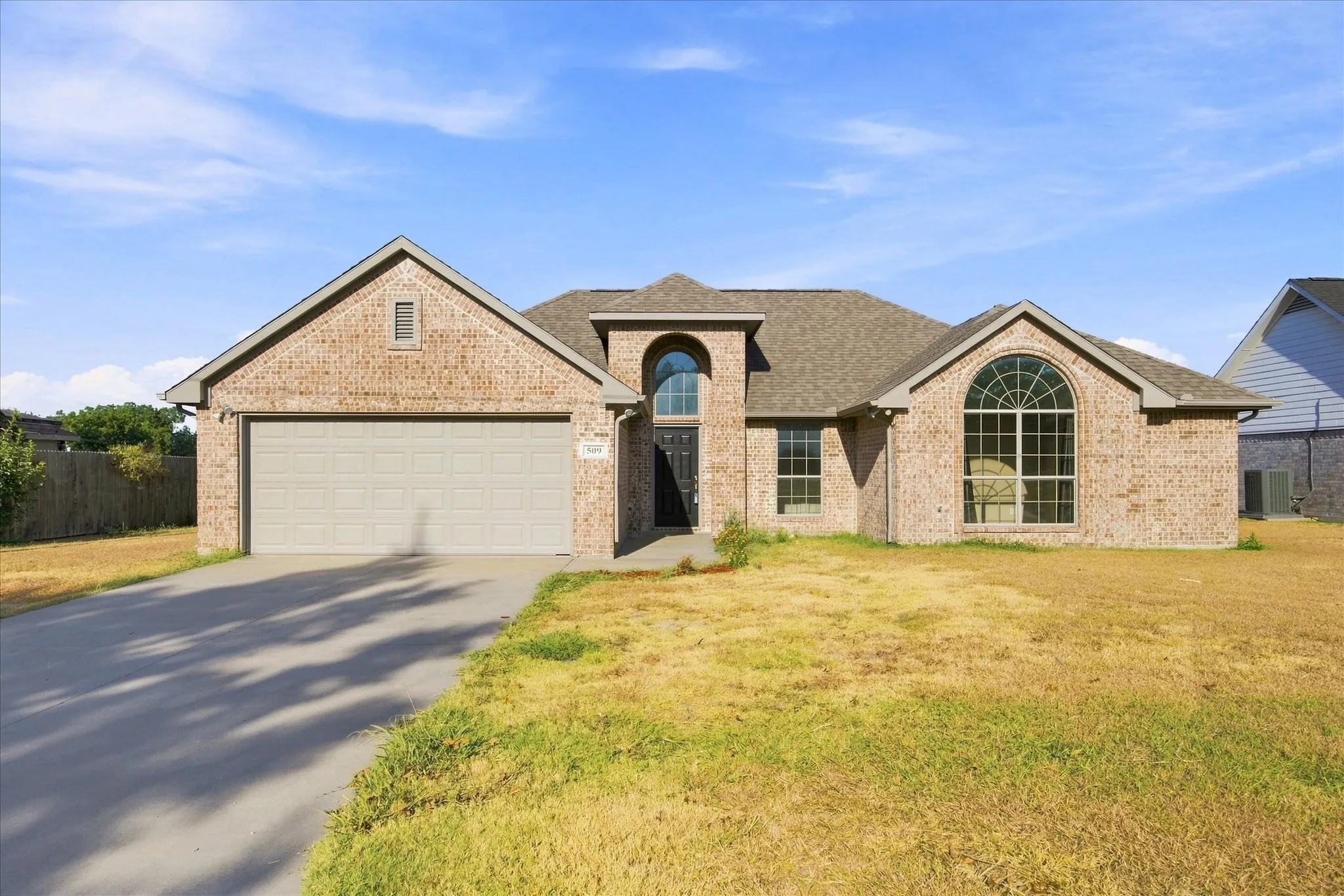 Single Family Residence For Sale in Collin County , 509 Jouette Street, Farmersville, Texas 75442, 4 Bedroom, 2 Bathroom, 2 Garage spaces, 1,705 Sqft, built in 2007, mls#21383141, Real Estate Agent in Farmersville, Homes For Sale in Collin county, Homes For Sale in Farmersville, Realtor in Farmersville Texas, Real Estate Brokerage Independent Realty Texas, Luminita Cordes Realtor