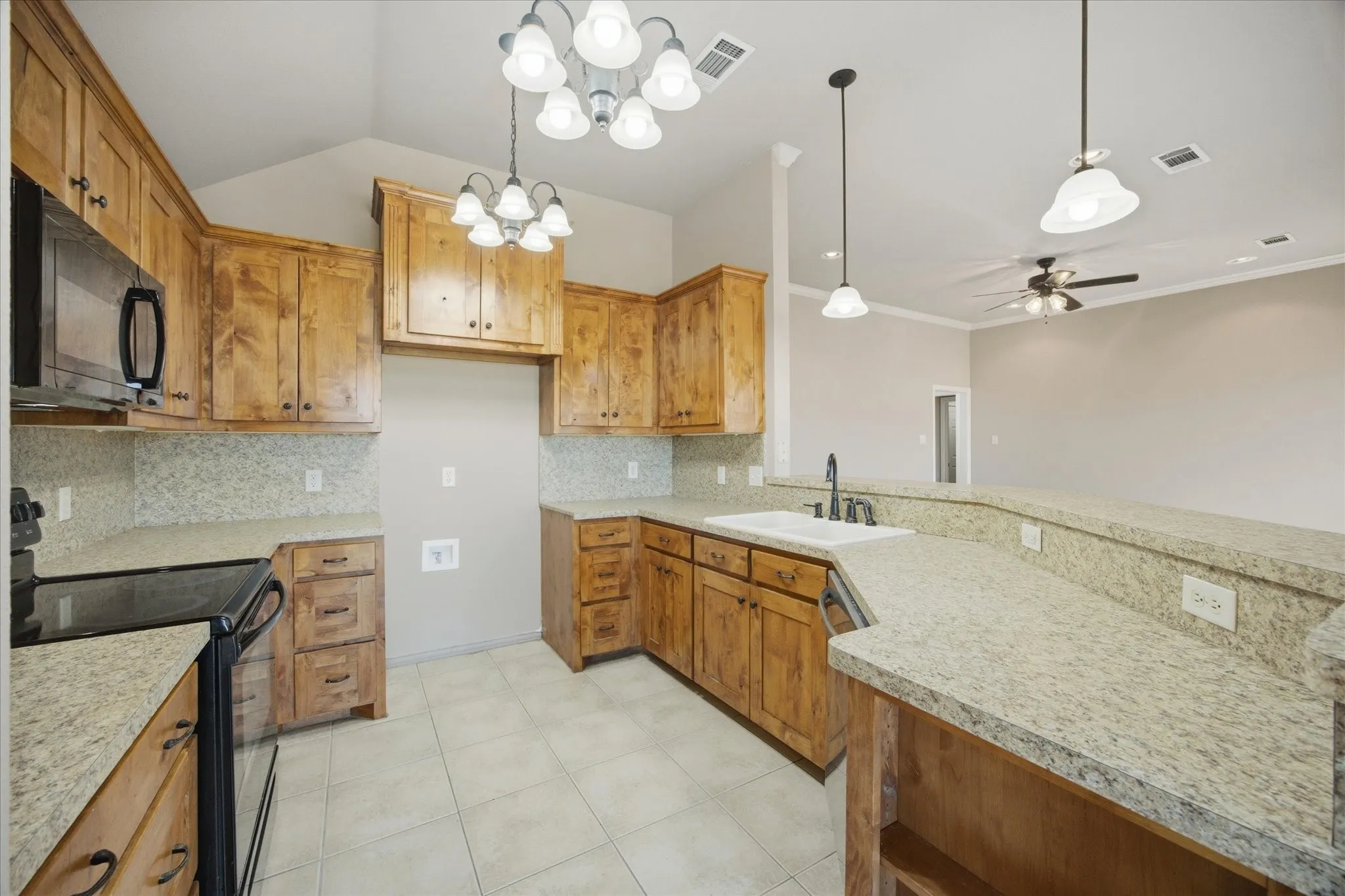 Single Family Residence For Sale in Collin County , 509 Jouette Street, Farmersville, Texas 75442, 4 Bedroom, 2 Bathroom, 2 Garage spaces, 1,705 Sqft, built in 2007, mls#21383141, Real Estate Agent in Farmersville, Homes For Sale in Collin county, Homes For Sale in Farmersville, Realtor in Farmersville Texas, Real Estate Brokerage Independent Realty Texas, Luminita Cordes Realtor