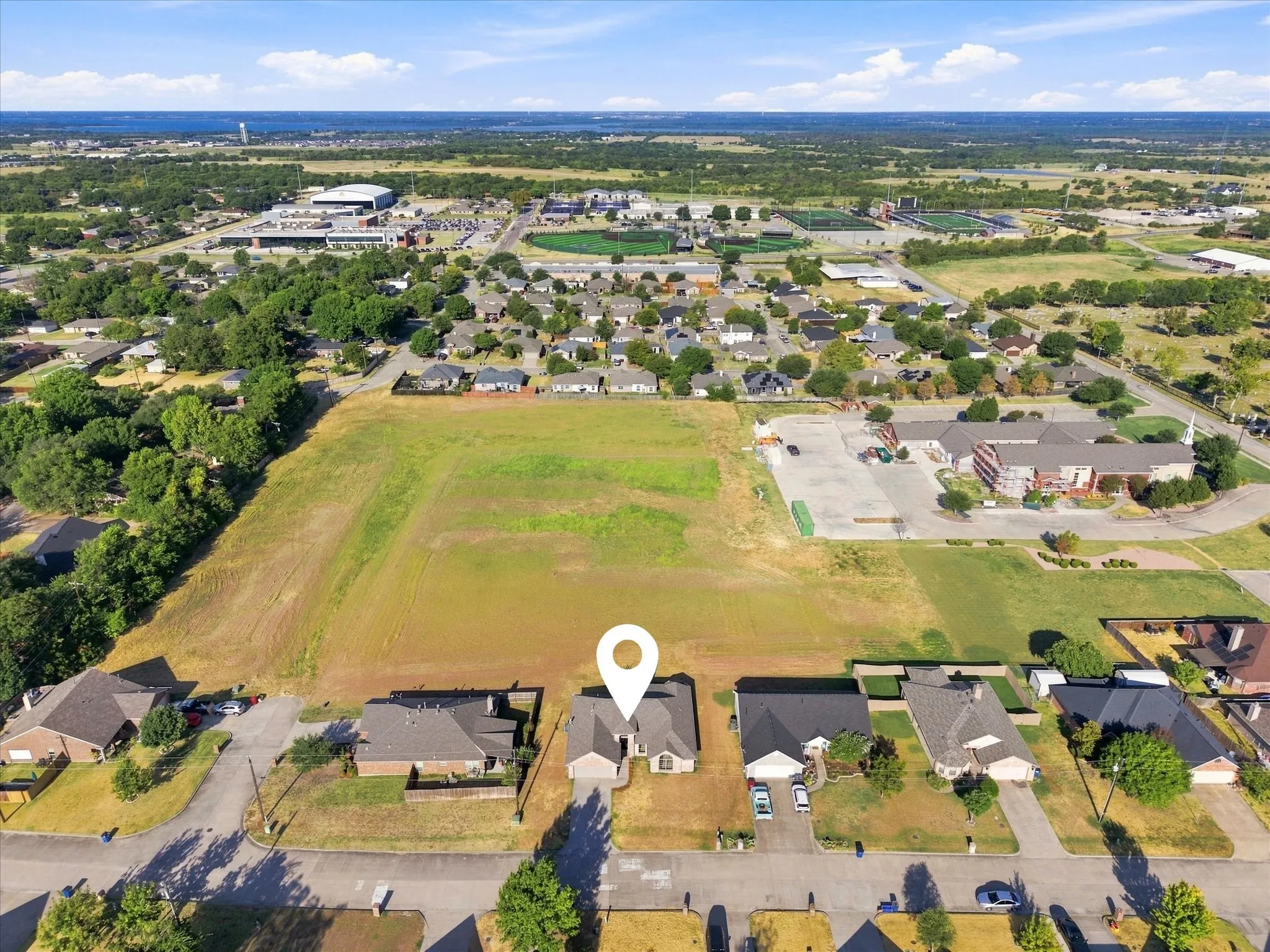 Single Family Residence For Sale in Collin County , 509 Jouette Street, Farmersville, Texas 75442, 4 Bedroom, 2 Bathroom, 2 Garage spaces, 1,705 Sqft, built in 2007, mls#21383141, Real Estate Agent in Farmersville, Homes For Sale in Collin county, Homes For Sale in Farmersville, Realtor in Farmersville Texas, Real Estate Brokerage Independent Realty Texas, Luminita Cordes Realtor