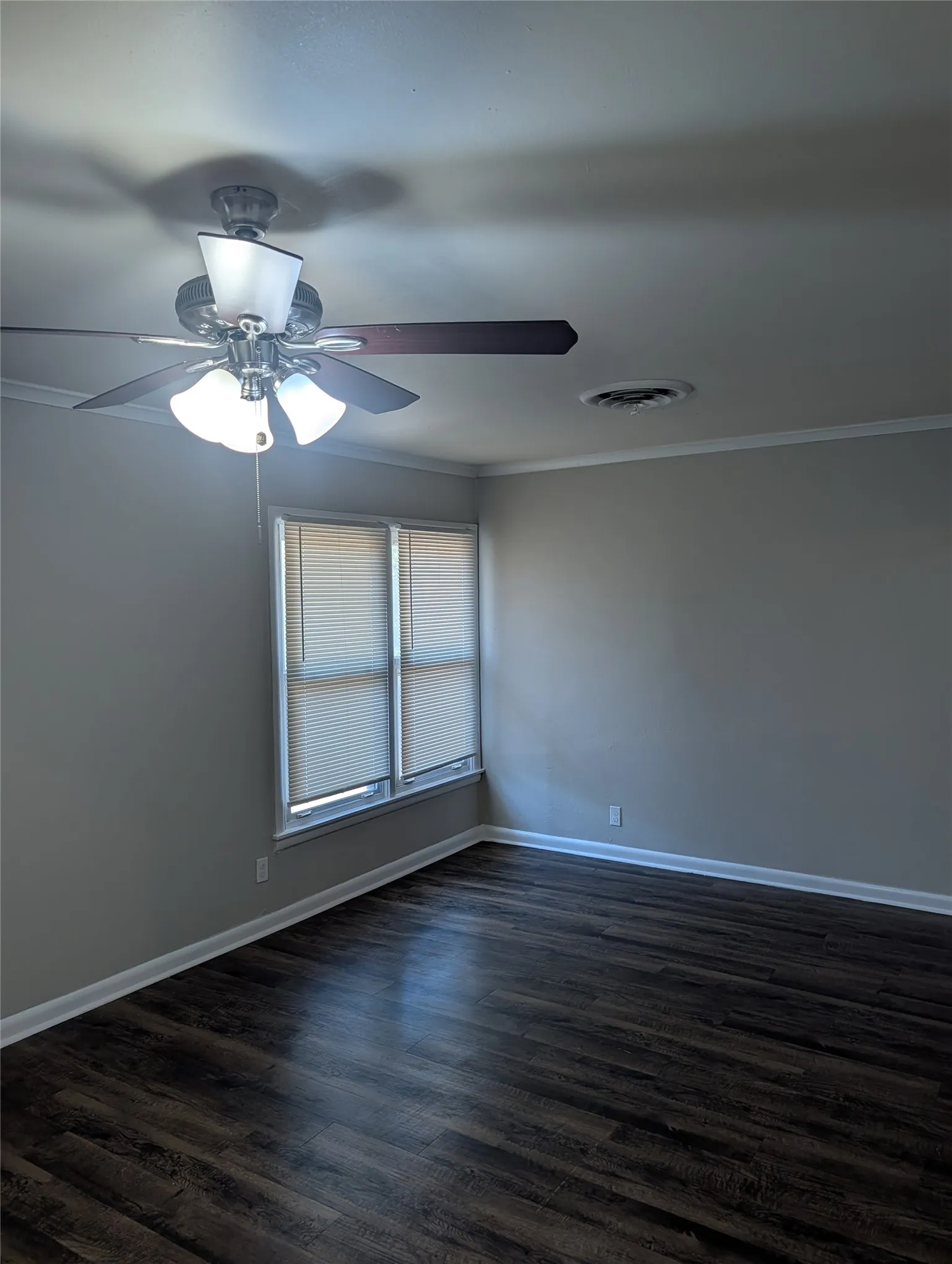 Single Family Residence For Rent in Tarrant County , 3517 Binyon Avenue, Fort Worth, Texas 76133, 3 Bedroom, 2 Bathroom, 1 Garage spaces, 1,224 Sqft, built in 1952, mls#21385980, Real Estate Agent in Fort Worth, Homes For Rent in Tarrant county, Homes For Rent in Fort Worth, Realtor in Fort Worth Texas, Real Estate Brokerage Independent Realty Texas, Luminita Cordes Realtor