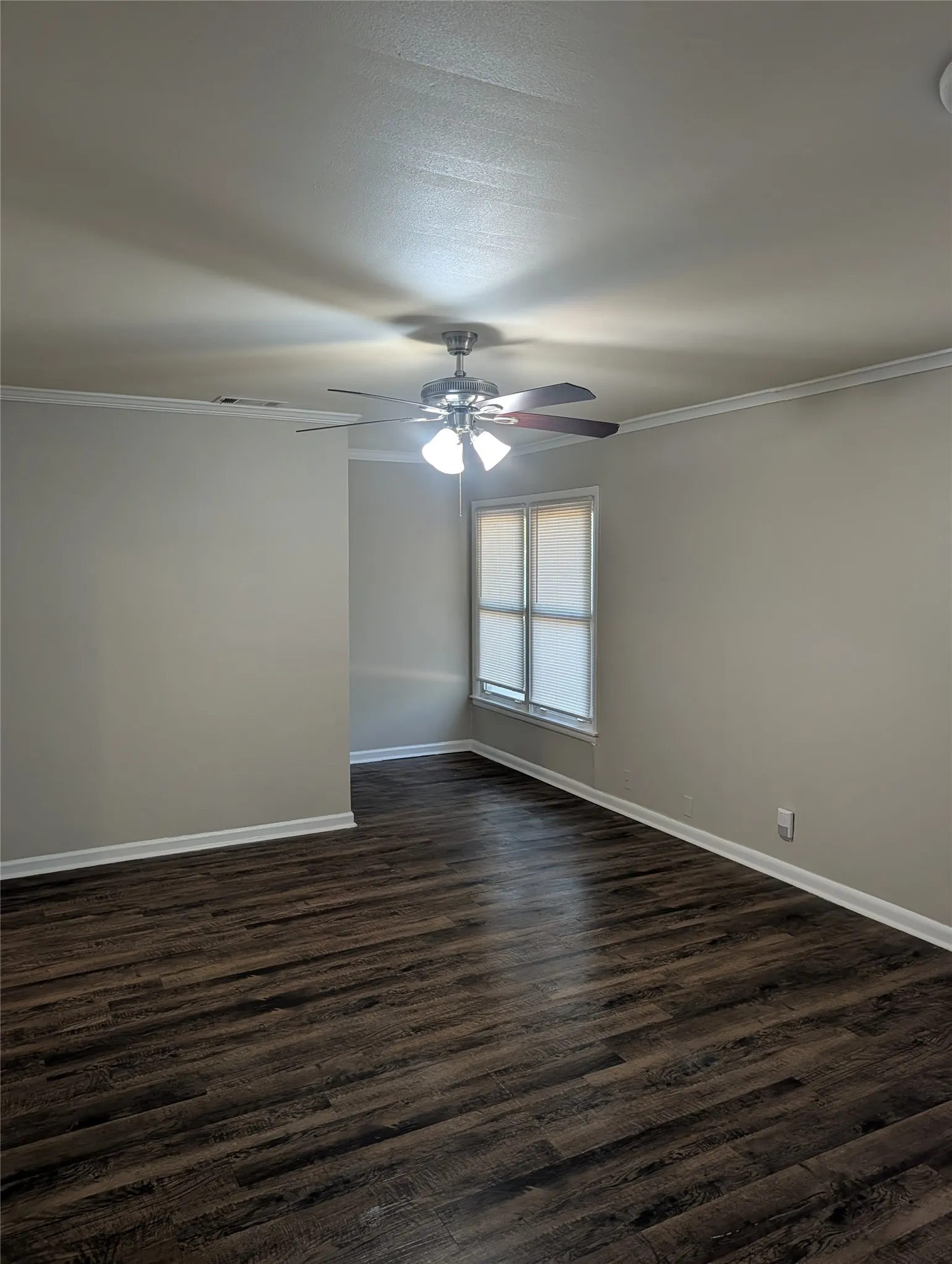 Single Family Residence For Rent in Tarrant County , 3517 Binyon Avenue, Fort Worth, Texas 76133, 3 Bedroom, 2 Bathroom, 1 Garage spaces, 1,224 Sqft, built in 1952, mls#21385980, Real Estate Agent in Fort Worth, Homes For Rent in Tarrant county, Homes For Rent in Fort Worth, Realtor in Fort Worth Texas, Real Estate Brokerage Independent Realty Texas, Luminita Cordes Realtor