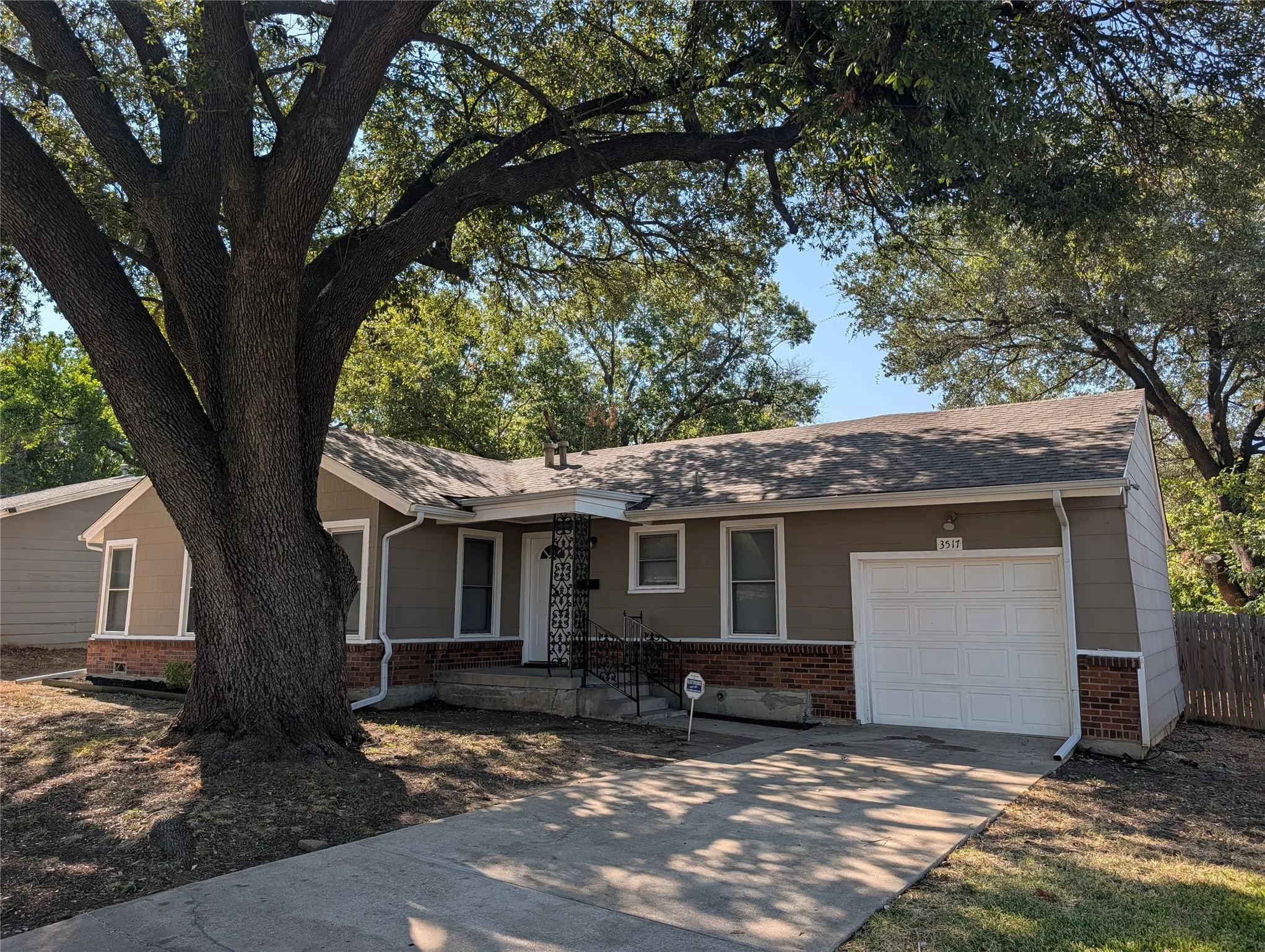 Single Family Residence For Rent in Tarrant County , 3517 Binyon Avenue, Fort Worth, Texas 76133, 3 Bedroom, 2 Bathroom, 1 Garage spaces, 1,224 Sqft, built in 1952, mls#21385980, Real Estate Agent in Fort Worth, Homes For Rent in Tarrant county, Homes For Rent in Fort Worth, Realtor in Fort Worth Texas, Real Estate Brokerage Independent Realty Texas, Luminita Cordes Realtor