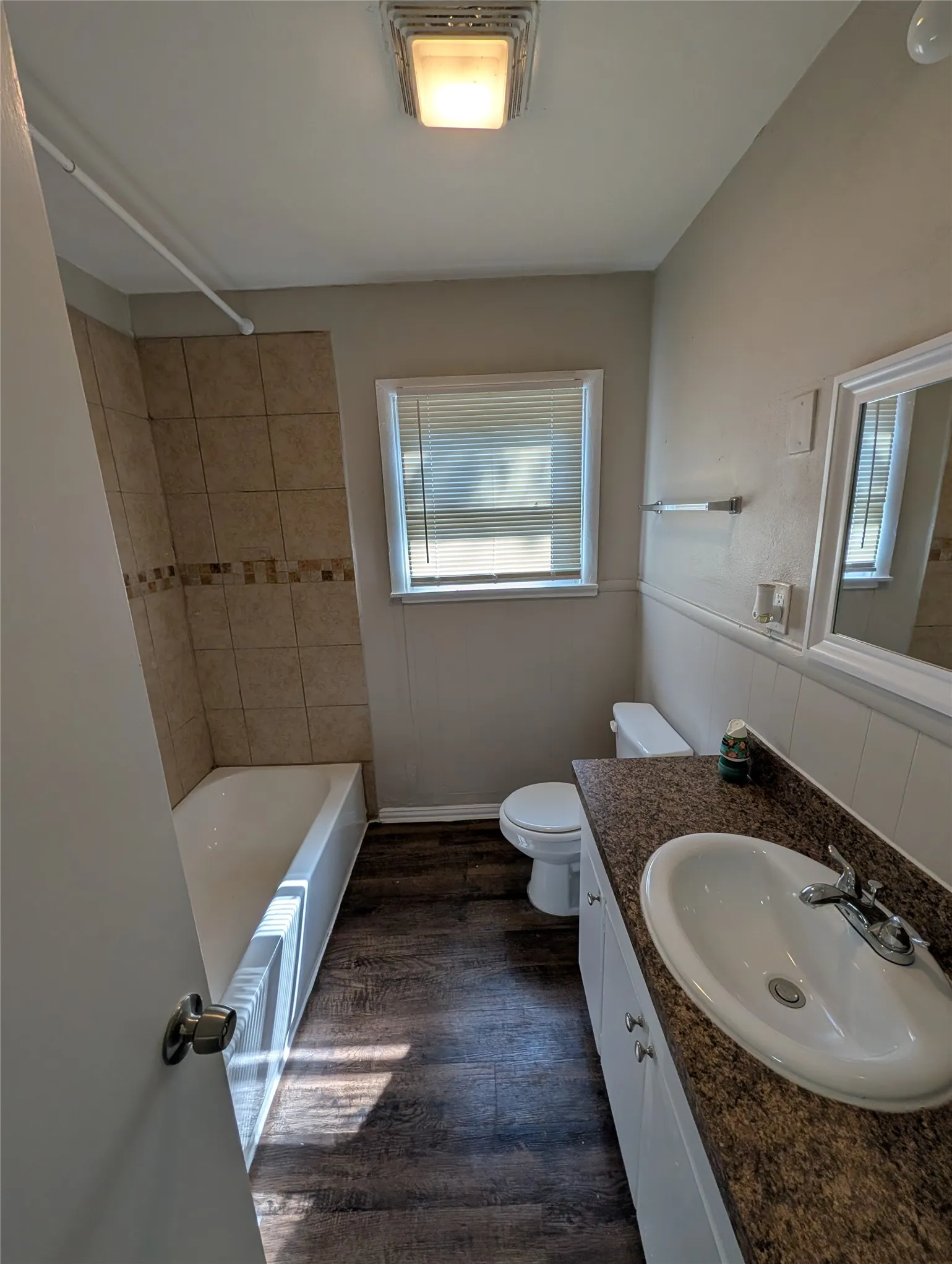 Single Family Residence For Rent in Tarrant County , 3517 Binyon Avenue, Fort Worth, Texas 76133, 3 Bedroom, 2 Bathroom, 1 Garage spaces, 1,224 Sqft, built in 1952, mls#21385980, Real Estate Agent in Fort Worth, Homes For Rent in Tarrant county, Homes For Rent in Fort Worth, Realtor in Fort Worth Texas, Real Estate Brokerage Independent Realty Texas, Luminita Cordes Realtor
