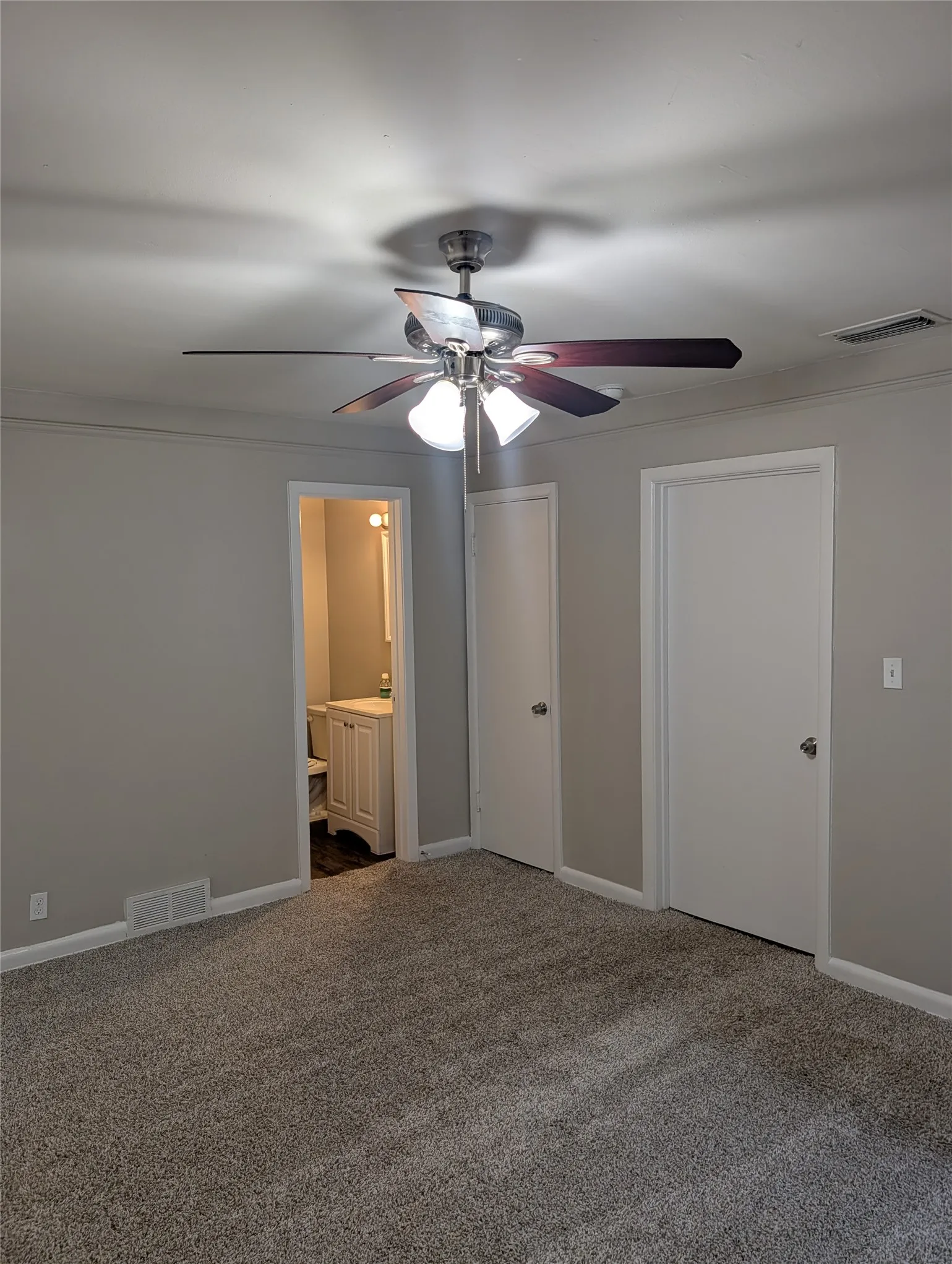 Single Family Residence For Rent in Tarrant County , 3517 Binyon Avenue, Fort Worth, Texas 76133, 3 Bedroom, 2 Bathroom, 1 Garage spaces, 1,224 Sqft, built in 1952, mls#21385980, Real Estate Agent in Fort Worth, Homes For Rent in Tarrant county, Homes For Rent in Fort Worth, Realtor in Fort Worth Texas, Real Estate Brokerage Independent Realty Texas, Luminita Cordes Realtor