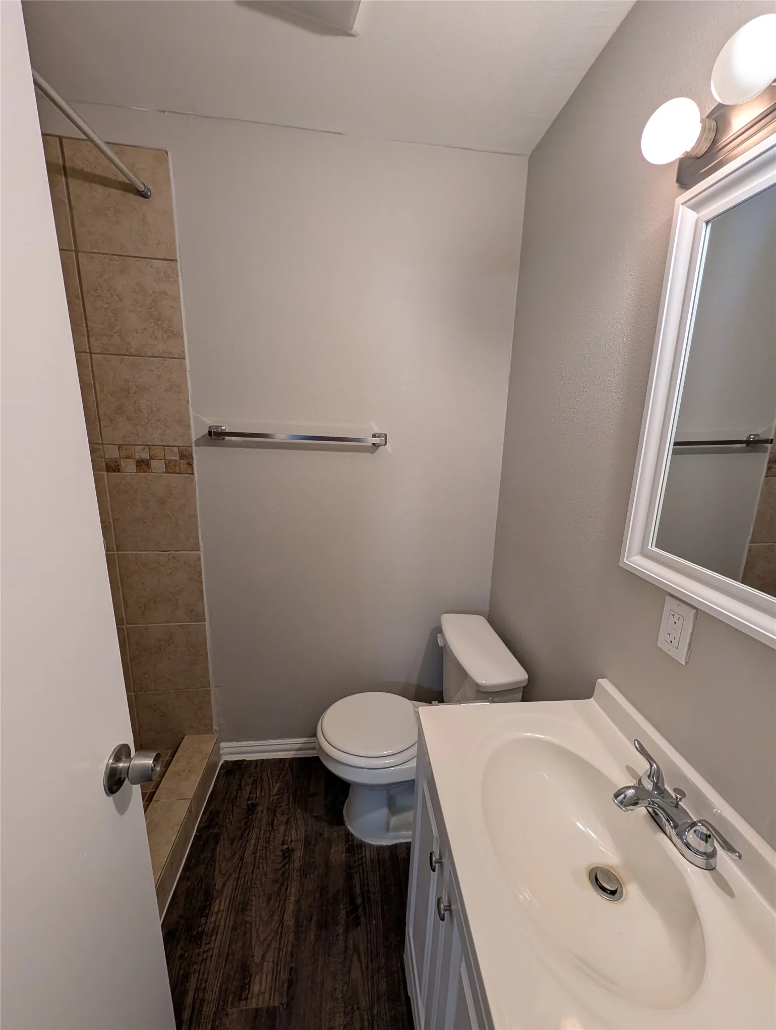 Single Family Residence For Rent in Tarrant County , 3517 Binyon Avenue, Fort Worth, Texas 76133, 3 Bedroom, 2 Bathroom, 1 Garage spaces, 1,224 Sqft, built in 1952, mls#21385980, Real Estate Agent in Fort Worth, Homes For Rent in Tarrant county, Homes For Rent in Fort Worth, Realtor in Fort Worth Texas, Real Estate Brokerage Independent Realty Texas, Luminita Cordes Realtor