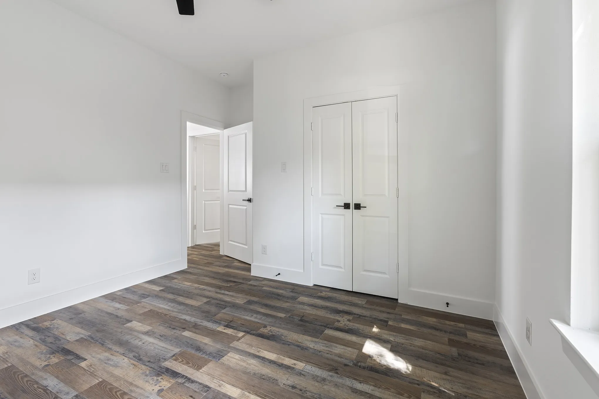 Single Family Residence For Sale in Dallas County , 920 S Montreal Avenue, Dallas, Texas 75208, 3 Bedroom, 2 Bathroom, 2 Garage spaces, 1,336 Sqft, built in 1912, mls#21377226, Real Estate Agent in Dallas, Homes For Sale in Dallas county, Homes For Sale in Dallas, Realtor in Dallas Texas, Real Estate Brokerage Independent Realty Texas, Luminita Cordes Realtor