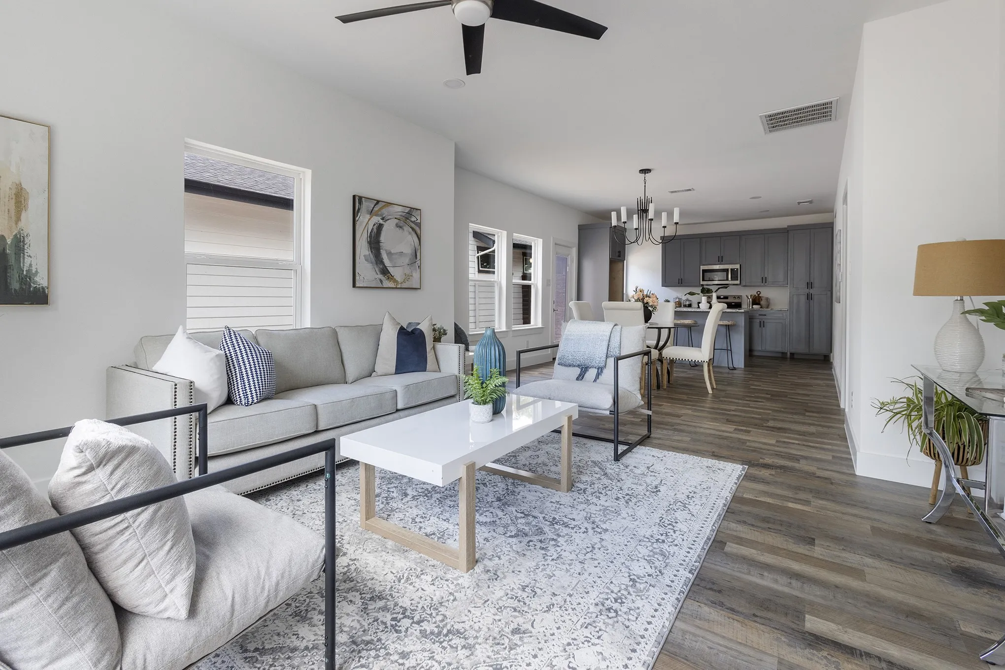 Single Family Residence For Sale in Dallas County , 920 S Montreal Avenue, Dallas, Texas 75208, 3 Bedroom, 2 Bathroom, 2 Garage spaces, 1,336 Sqft, built in 1912, mls#21377226, Real Estate Agent in Dallas, Homes For Sale in Dallas county, Homes For Sale in Dallas, Realtor in Dallas Texas, Real Estate Brokerage Independent Realty Texas, Luminita Cordes Realtor