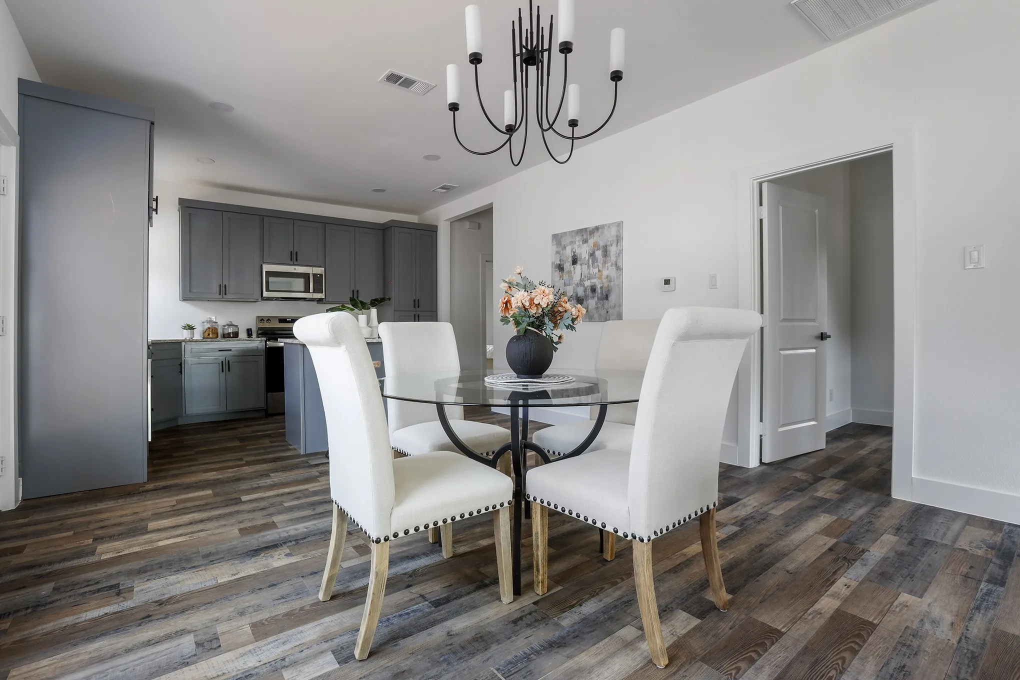 Single Family Residence For Sale in Dallas County , 920 S Montreal Avenue, Dallas, Texas 75208, 3 Bedroom, 2 Bathroom, 2 Garage spaces, 1,336 Sqft, built in 1912, mls#21377226, Real Estate Agent in Dallas, Homes For Sale in Dallas county, Homes For Sale in Dallas, Realtor in Dallas Texas, Real Estate Brokerage Independent Realty Texas, Luminita Cordes Realtor