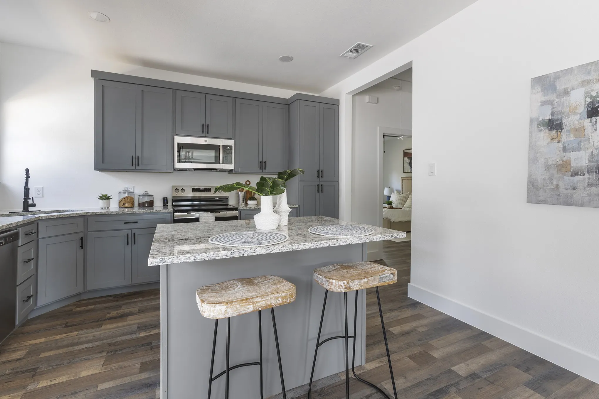 Single Family Residence For Sale in Dallas County , 920 S Montreal Avenue, Dallas, Texas 75208, 3 Bedroom, 2 Bathroom, 2 Garage spaces, 1,336 Sqft, built in 1912, mls#21377226, Real Estate Agent in Dallas, Homes For Sale in Dallas county, Homes For Sale in Dallas, Realtor in Dallas Texas, Real Estate Brokerage Independent Realty Texas, Luminita Cordes Realtor