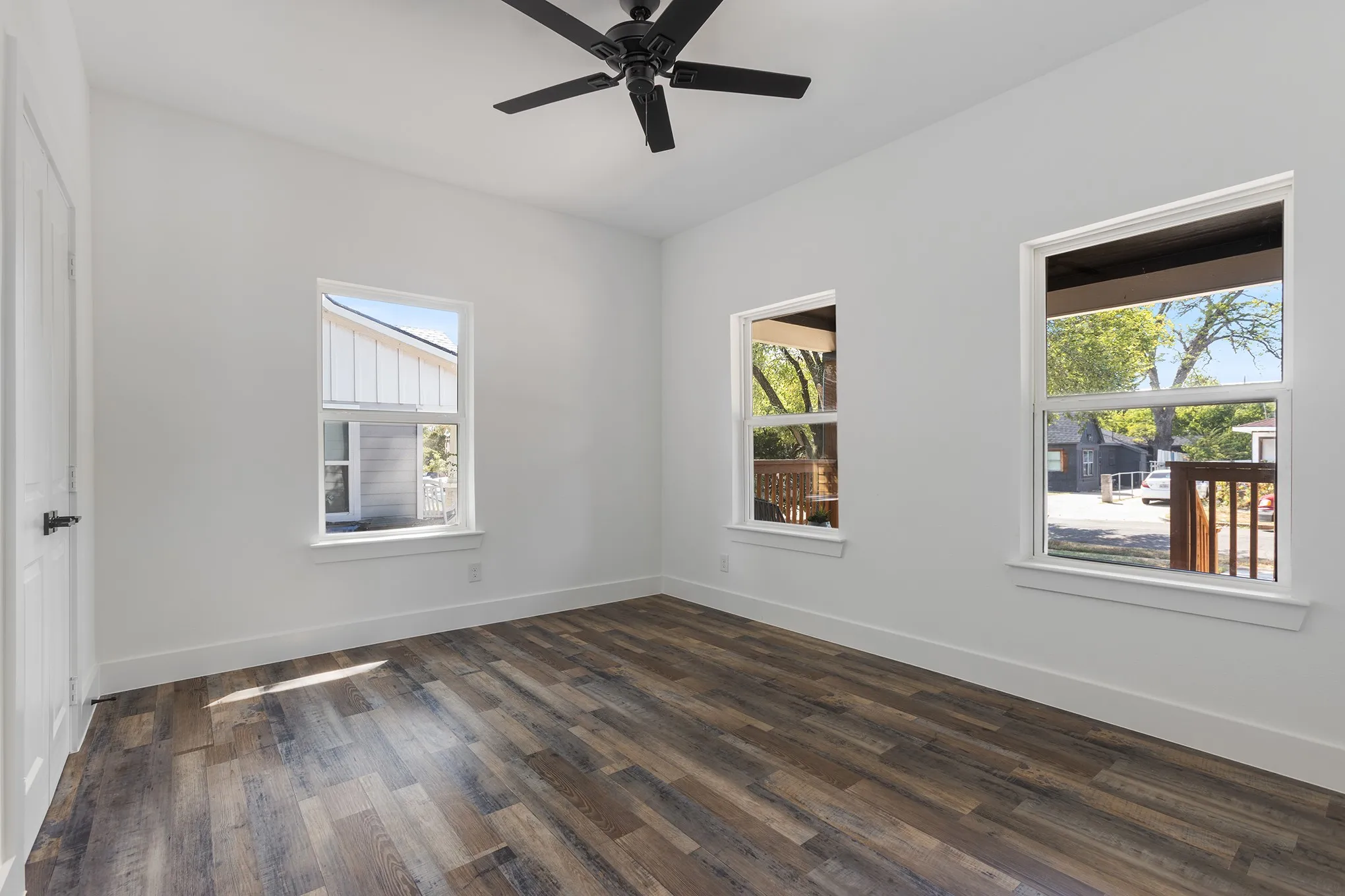 Single Family Residence For Sale in Dallas County , 920 S Montreal Avenue, Dallas, Texas 75208, 3 Bedroom, 2 Bathroom, 2 Garage spaces, 1,336 Sqft, built in 1912, mls#21377226, Real Estate Agent in Dallas, Homes For Sale in Dallas county, Homes For Sale in Dallas, Realtor in Dallas Texas, Real Estate Brokerage Independent Realty Texas, Luminita Cordes Realtor