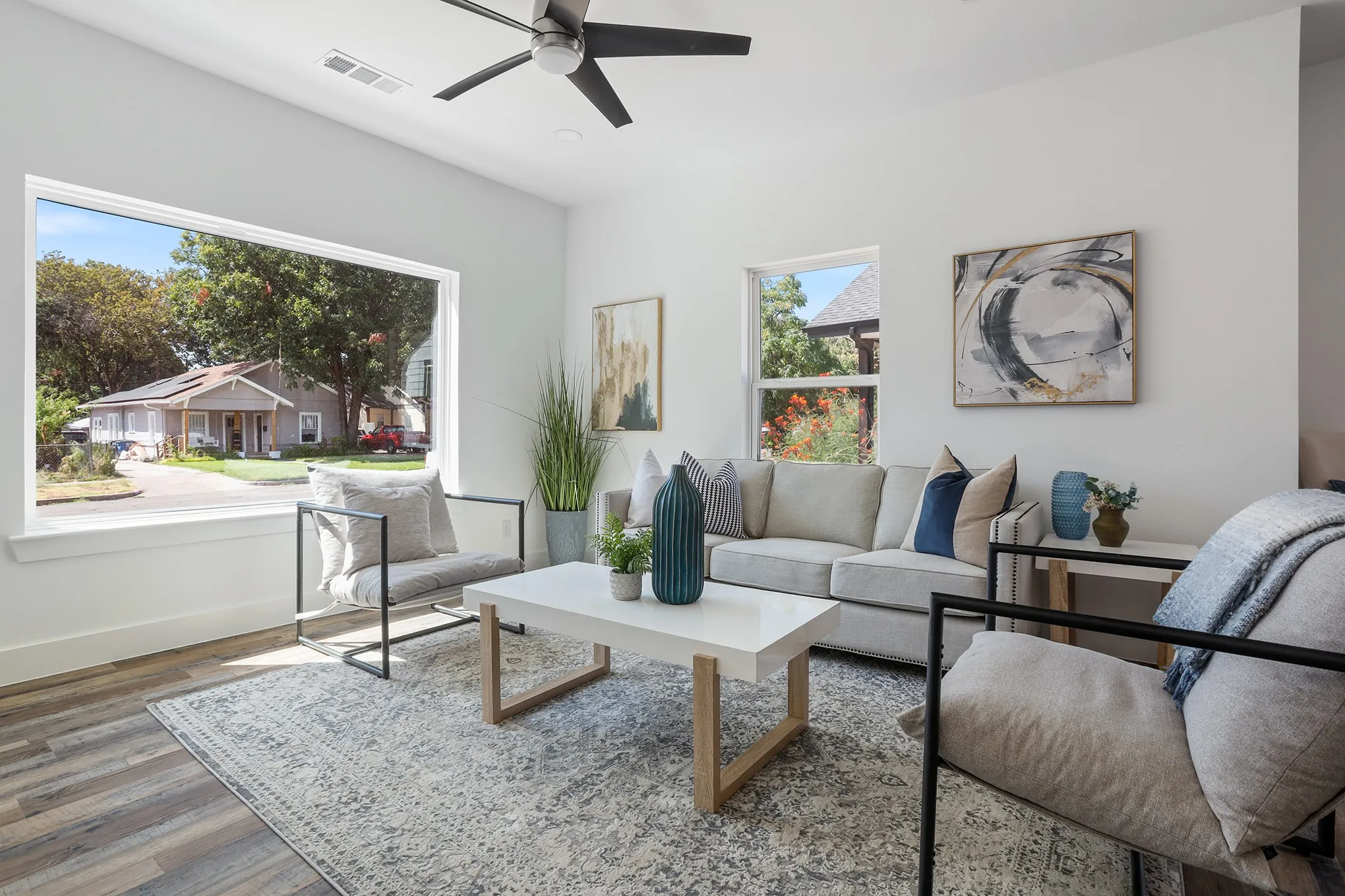 Single Family Residence For Sale in Dallas County , 920 S Montreal Avenue, Dallas, Texas 75208, 3 Bedroom, 2 Bathroom, 2 Garage spaces, 1,336 Sqft, built in 1912, mls#21377226, Real Estate Agent in Dallas, Homes For Sale in Dallas county, Homes For Sale in Dallas, Realtor in Dallas Texas, Real Estate Brokerage Independent Realty Texas, Luminita Cordes Realtor