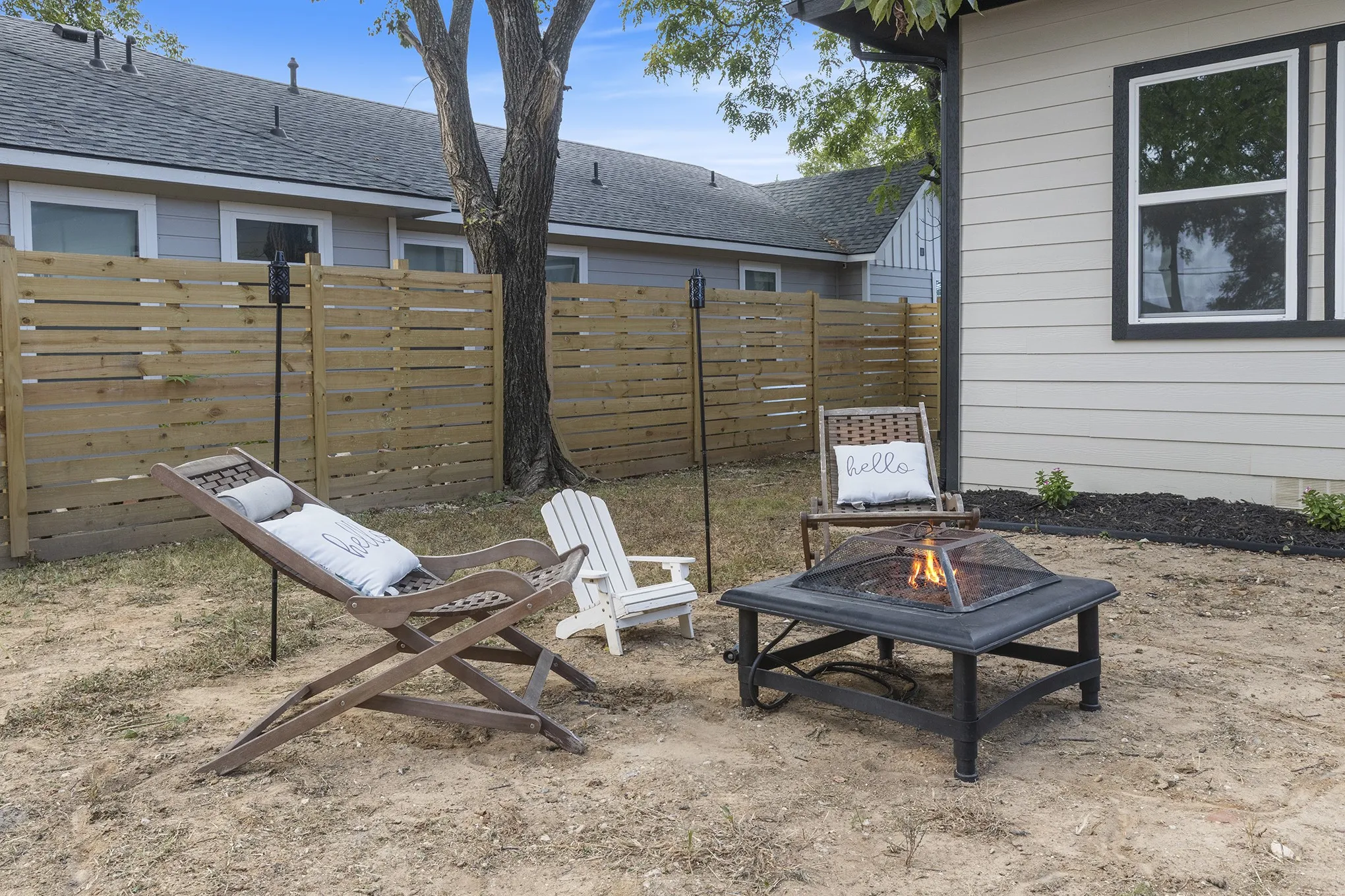 Single Family Residence For Sale in Dallas County , 920 S Montreal Avenue, Dallas, Texas 75208, 3 Bedroom, 2 Bathroom, 2 Garage spaces, 1,336 Sqft, built in 1912, mls#21377226, Real Estate Agent in Dallas, Homes For Sale in Dallas county, Homes For Sale in Dallas, Realtor in Dallas Texas, Real Estate Brokerage Independent Realty Texas, Luminita Cordes Realtor