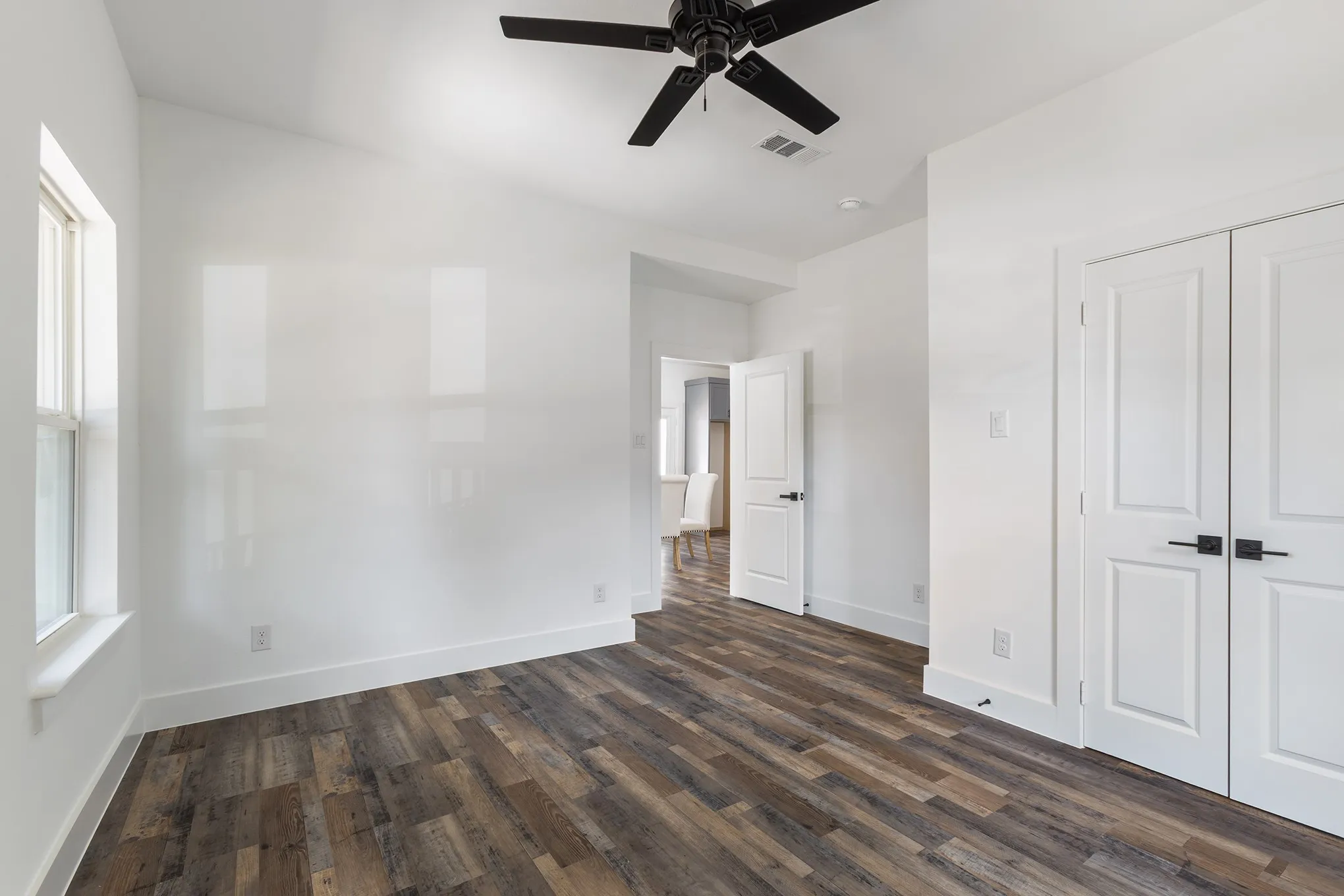 Single Family Residence For Sale in Dallas County , 920 S Montreal Avenue, Dallas, Texas 75208, 3 Bedroom, 2 Bathroom, 2 Garage spaces, 1,336 Sqft, built in 1912, mls#21377226, Real Estate Agent in Dallas, Homes For Sale in Dallas county, Homes For Sale in Dallas, Realtor in Dallas Texas, Real Estate Brokerage Independent Realty Texas, Luminita Cordes Realtor