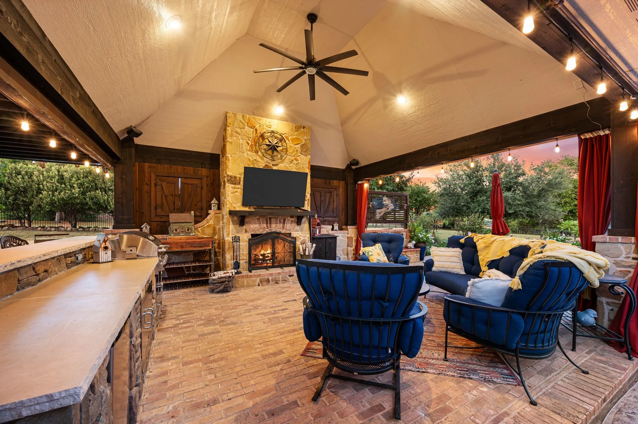 Single Family Residence For Sale in Denton County , 2890 Forest Hill Drive, Cross Roads, Texas 76227, 5 Bedroom, 4 Bathroom, 3 Garage spaces, 4,401 Sqft, built in 2012, mls#21380222, Real Estate Agent in Cross Roads, Homes For Sale in Denton county, Homes For Sale in Cross Roads, Realtor in Cross Roads Texas, Real Estate Brokerage Independent Realty Texas, Luminita Cordes Realtor
