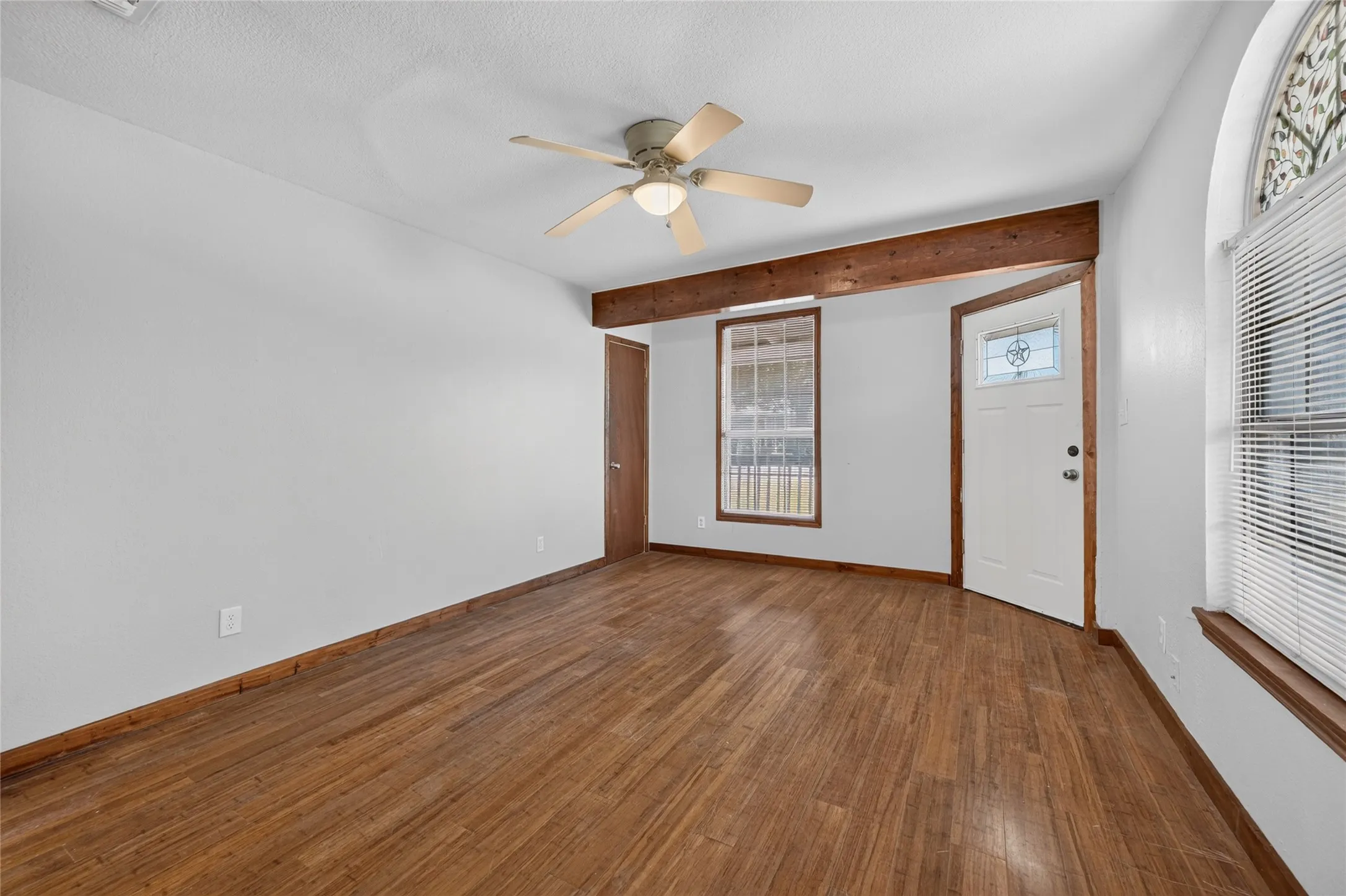 Single Family Residence For Sale in Collin County , 600 Jefferson Avenue, Princeton, Texas 75407, 3 Bedroom, 2 Bathroom, 1 Garage spaces, 1,300 Sqft, built in 1930, mls#21379956, Real Estate Agent in Princeton, Homes For Sale in Collin county, Homes For Sale in Princeton, Realtor in Princeton Texas, Real Estate Brokerage Independent Realty Texas, Luminita Cordes Realtor