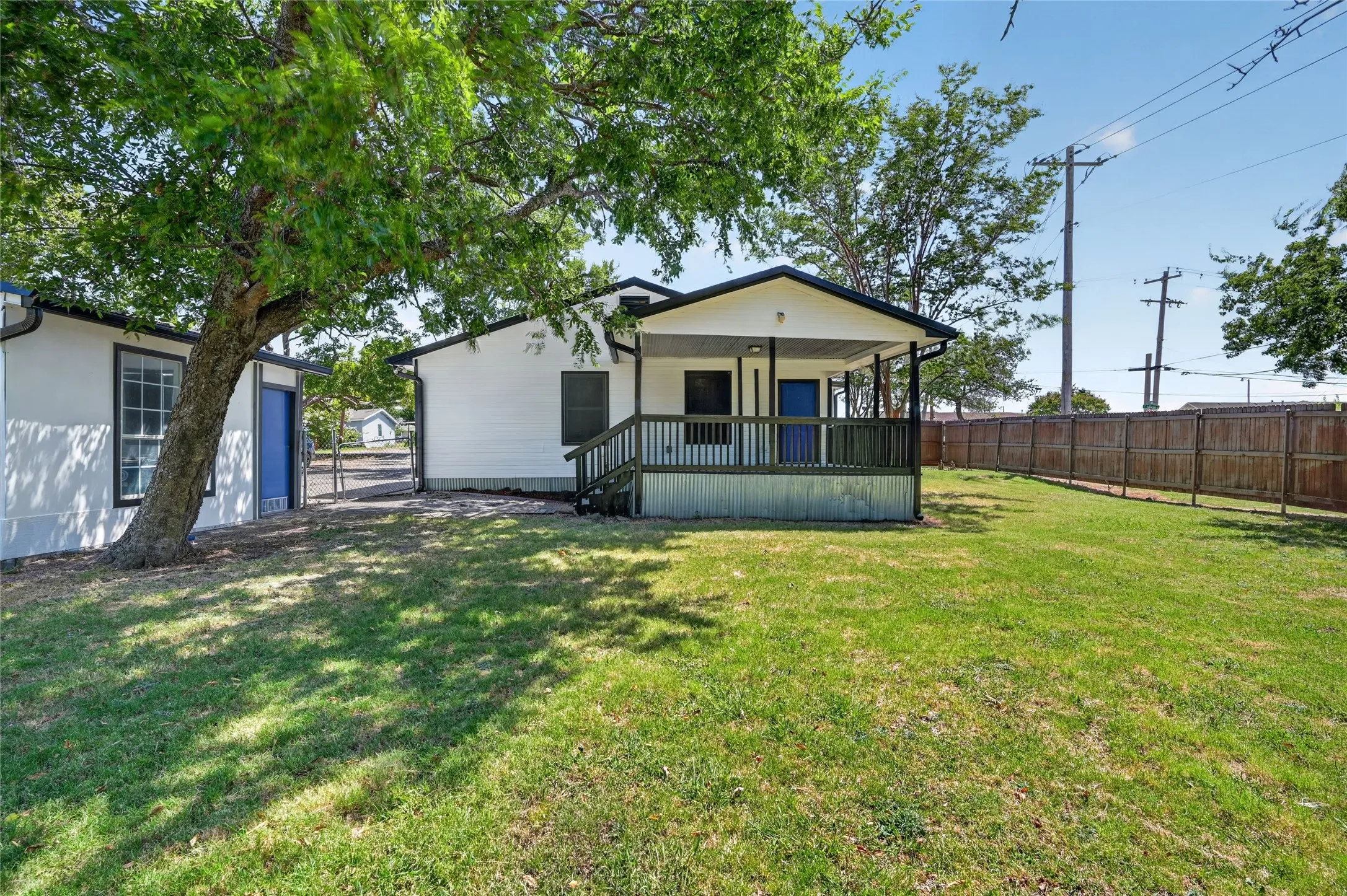 Single Family Residence For Sale in Collin County , 600 Jefferson Avenue, Princeton, Texas 75407, 3 Bedroom, 2 Bathroom, 1 Garage spaces, 1,300 Sqft, built in 1930, mls#21379956, Real Estate Agent in Princeton, Homes For Sale in Collin county, Homes For Sale in Princeton, Realtor in Princeton Texas, Real Estate Brokerage Independent Realty Texas, Luminita Cordes Realtor