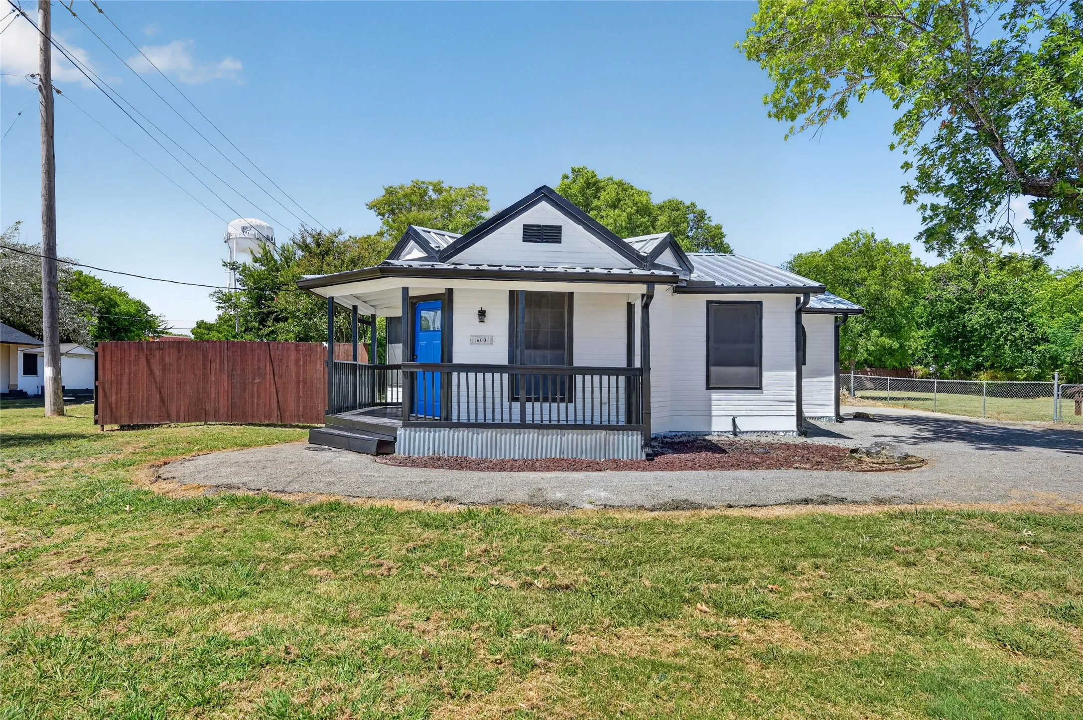Single Family Residence For Sale in Collin County , 600 Jefferson Avenue, Princeton, Texas 75407, 3 Bedroom, 2 Bathroom, 1 Garage spaces, 1,300 Sqft, built in 1930, mls#21379956, Real Estate Agent in Princeton, Homes For Sale in Collin county, Homes For Sale in Princeton, Realtor in Princeton Texas, Real Estate Brokerage Independent Realty Texas, Luminita Cordes Realtor