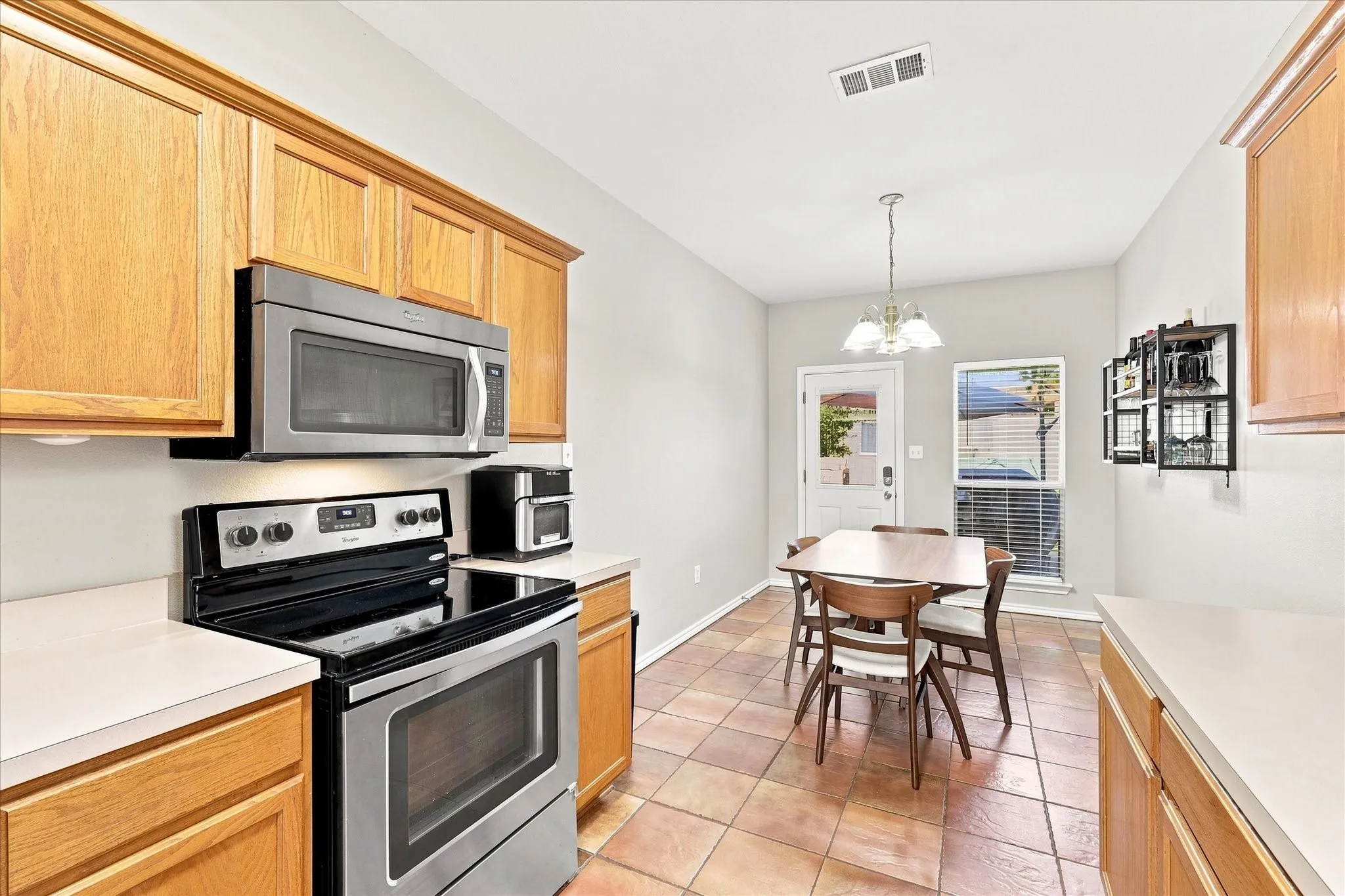 Single Family Residence For Sale in Denton County , 321 Texas Drive, Lake Dallas, Texas 75065, 3 Bedroom, 2 Bathroom, 2 Garage spaces, 1,320 Sqft, built in 2001, mls#21385640, Real Estate Agent in Lake Dallas, Homes For Sale in Denton county, Homes For Sale in Lake Dallas, Realtor in Lake Dallas Texas, Real Estate Brokerage Independent Realty Texas, Luminita Cordes Realtor