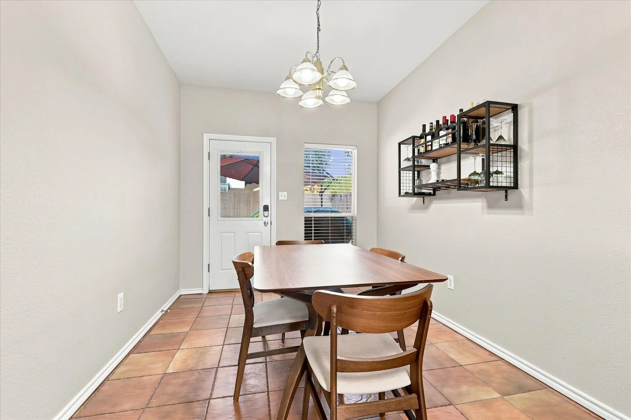Single Family Residence For Sale in Denton County , 321 Texas Drive, Lake Dallas, Texas 75065, 3 Bedroom, 2 Bathroom, 2 Garage spaces, 1,320 Sqft, built in 2001, mls#21385640, Real Estate Agent in Lake Dallas, Homes For Sale in Denton county, Homes For Sale in Lake Dallas, Realtor in Lake Dallas Texas, Real Estate Brokerage Independent Realty Texas, Luminita Cordes Realtor