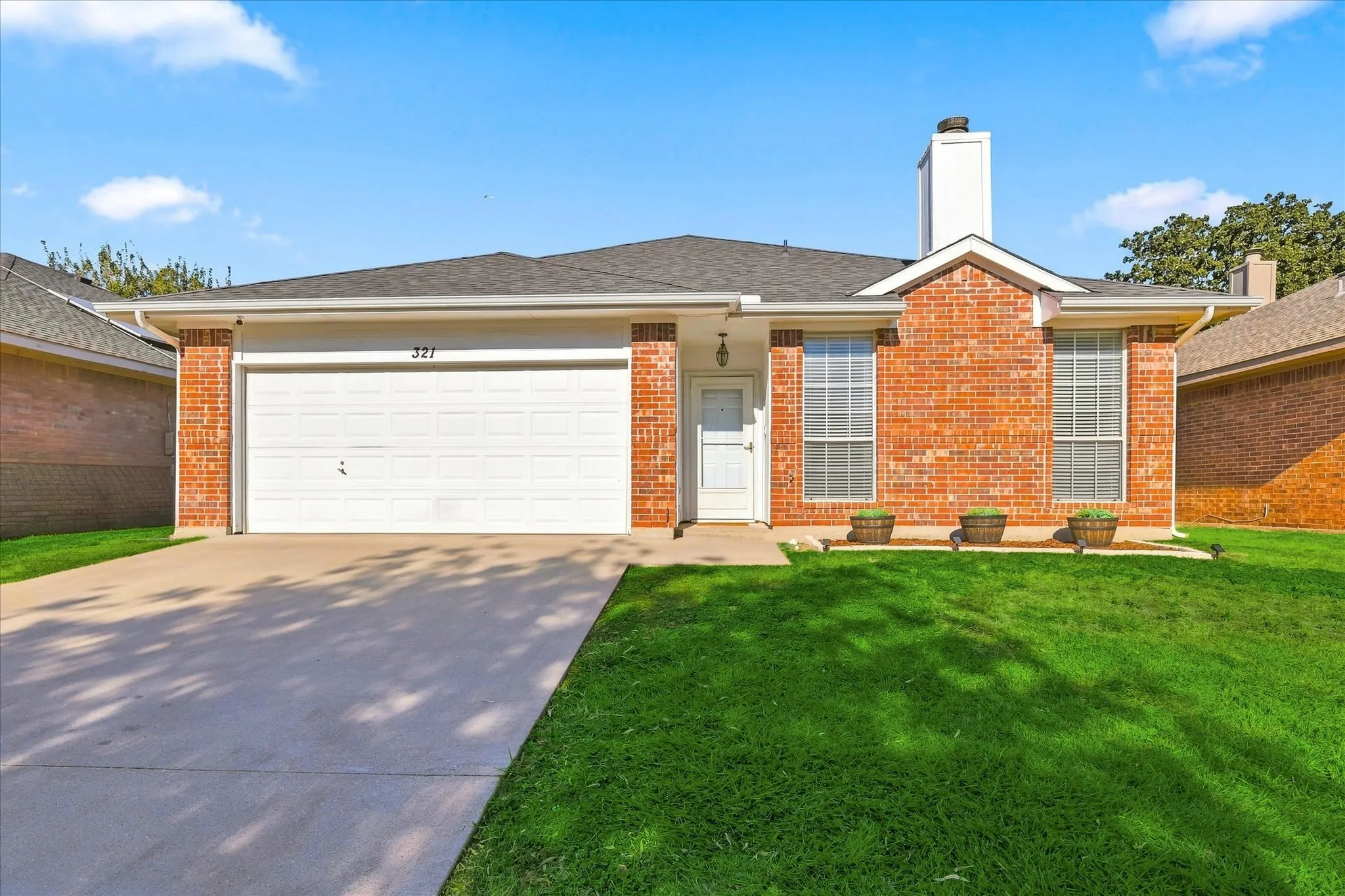 Single Family Residence For Sale in Denton County , 321 Texas Drive, Lake Dallas, Texas 75065, 3 Bedroom, 2 Bathroom, 2 Garage spaces, 1,320 Sqft, built in 2001, mls#21385640, Real Estate Agent in Lake Dallas, Homes For Sale in Denton county, Homes For Sale in Lake Dallas, Realtor in Lake Dallas Texas, Real Estate Brokerage Independent Realty Texas, Luminita Cordes Realtor