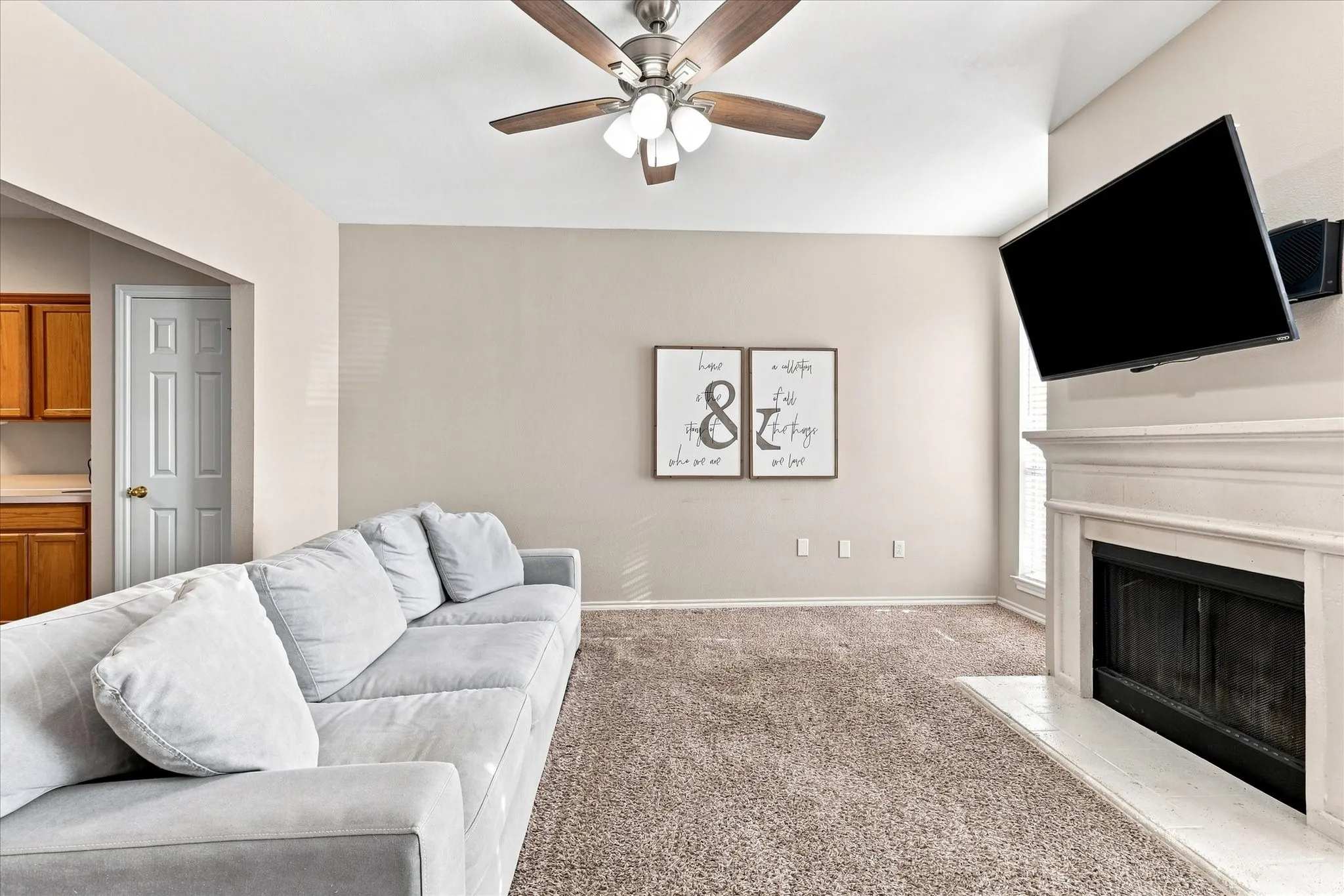 Single Family Residence For Sale in Denton County , 321 Texas Drive, Lake Dallas, Texas 75065, 3 Bedroom, 2 Bathroom, 2 Garage spaces, 1,320 Sqft, built in 2001, mls#21385640, Real Estate Agent in Lake Dallas, Homes For Sale in Denton county, Homes For Sale in Lake Dallas, Realtor in Lake Dallas Texas, Real Estate Brokerage Independent Realty Texas, Luminita Cordes Realtor