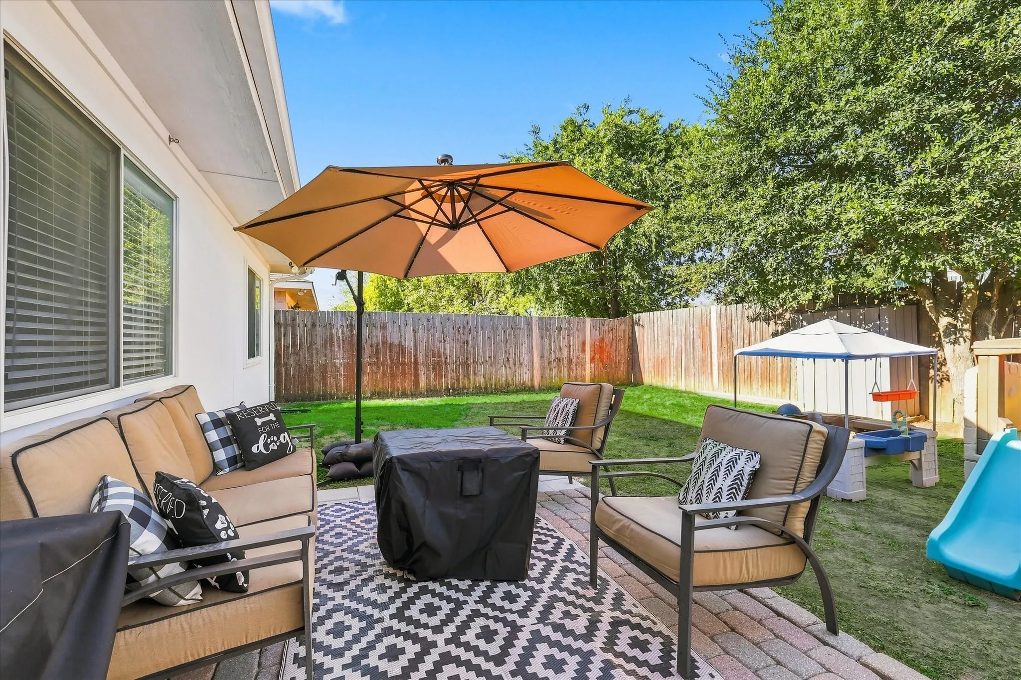 Single Family Residence For Sale in Denton County , 321 Texas Drive, Lake Dallas, Texas 75065, 3 Bedroom, 2 Bathroom, 2 Garage spaces, 1,320 Sqft, built in 2001, mls#21385640, Real Estate Agent in Lake Dallas, Homes For Sale in Denton county, Homes For Sale in Lake Dallas, Realtor in Lake Dallas Texas, Real Estate Brokerage Independent Realty Texas, Luminita Cordes Realtor