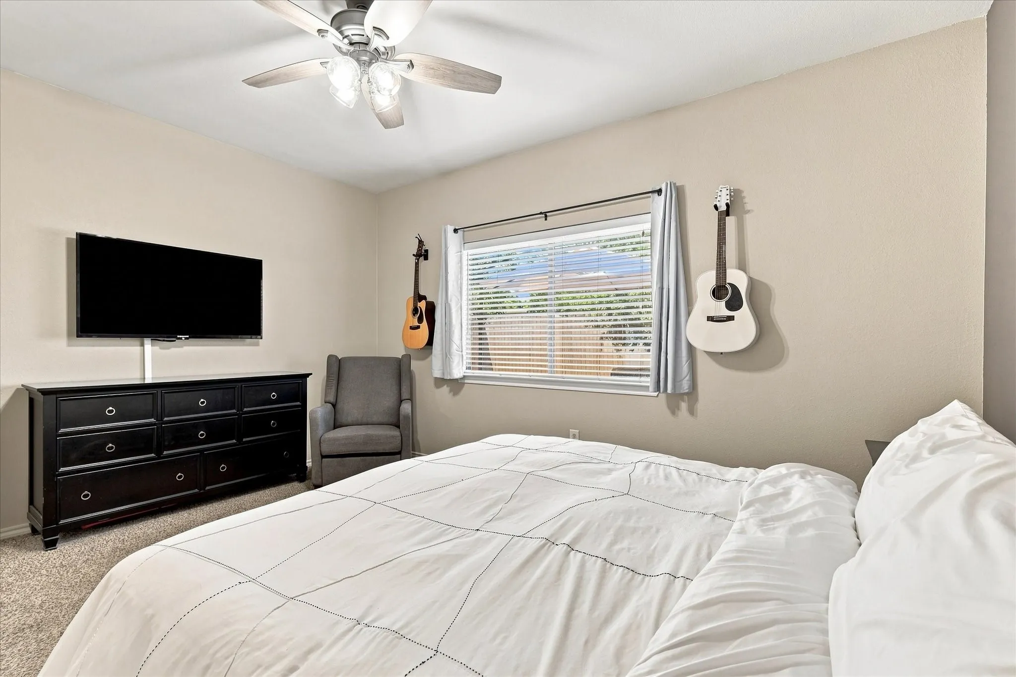 Single Family Residence For Sale in Denton County , 321 Texas Drive, Lake Dallas, Texas 75065, 3 Bedroom, 2 Bathroom, 2 Garage spaces, 1,320 Sqft, built in 2001, mls#21385640, Real Estate Agent in Lake Dallas, Homes For Sale in Denton county, Homes For Sale in Lake Dallas, Realtor in Lake Dallas Texas, Real Estate Brokerage Independent Realty Texas, Luminita Cordes Realtor