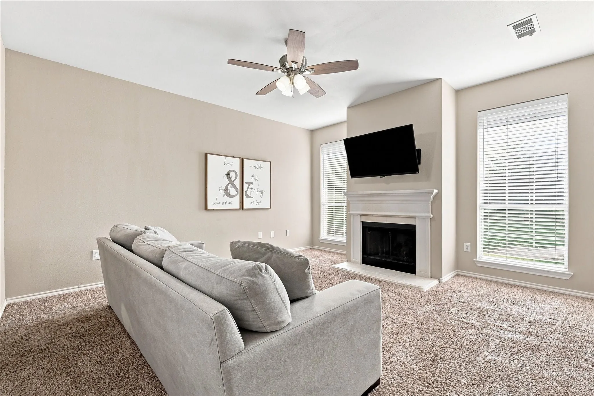 Single Family Residence For Sale in Denton County , 321 Texas Drive, Lake Dallas, Texas 75065, 3 Bedroom, 2 Bathroom, 2 Garage spaces, 1,320 Sqft, built in 2001, mls#21385640, Real Estate Agent in Lake Dallas, Homes For Sale in Denton county, Homes For Sale in Lake Dallas, Realtor in Lake Dallas Texas, Real Estate Brokerage Independent Realty Texas, Luminita Cordes Realtor