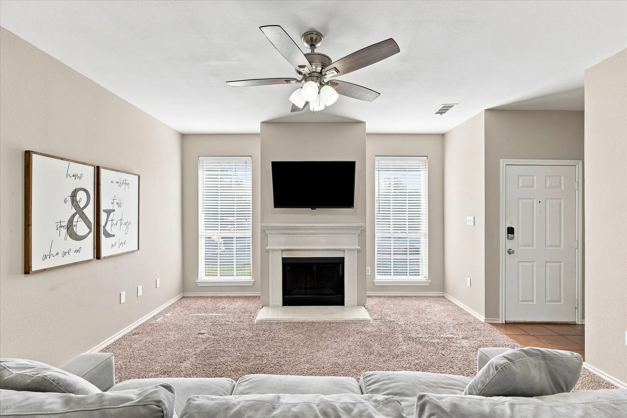 Single Family Residence For Sale in Denton County , 321 Texas Drive, Lake Dallas, Texas 75065, 3 Bedroom, 2 Bathroom, 2 Garage spaces, 1,320 Sqft, built in 2001, mls#21385640, Real Estate Agent in Lake Dallas, Homes For Sale in Denton county, Homes For Sale in Lake Dallas, Realtor in Lake Dallas Texas, Real Estate Brokerage Independent Realty Texas, Luminita Cordes Realtor