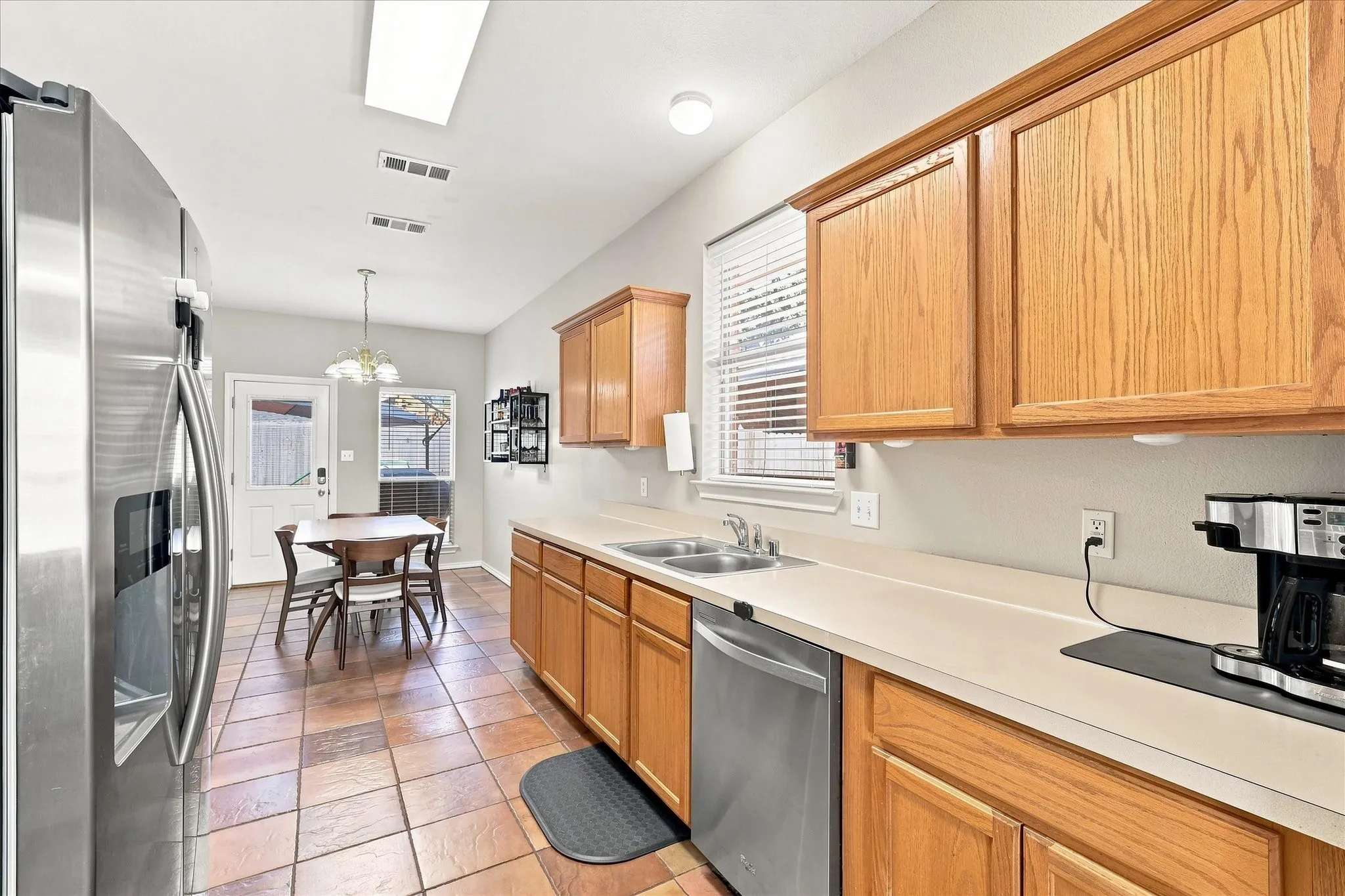 Single Family Residence For Sale in Denton County , 321 Texas Drive, Lake Dallas, Texas 75065, 3 Bedroom, 2 Bathroom, 2 Garage spaces, 1,320 Sqft, built in 2001, mls#21385640, Real Estate Agent in Lake Dallas, Homes For Sale in Denton county, Homes For Sale in Lake Dallas, Realtor in Lake Dallas Texas, Real Estate Brokerage Independent Realty Texas, Luminita Cordes Realtor