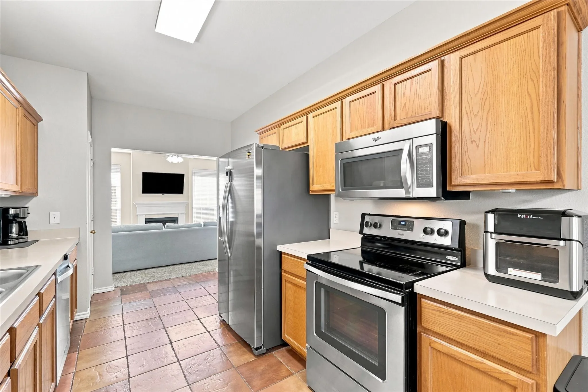 Single Family Residence For Sale in Denton County , 321 Texas Drive, Lake Dallas, Texas 75065, 3 Bedroom, 2 Bathroom, 2 Garage spaces, 1,320 Sqft, built in 2001, mls#21385640, Real Estate Agent in Lake Dallas, Homes For Sale in Denton county, Homes For Sale in Lake Dallas, Realtor in Lake Dallas Texas, Real Estate Brokerage Independent Realty Texas, Luminita Cordes Realtor