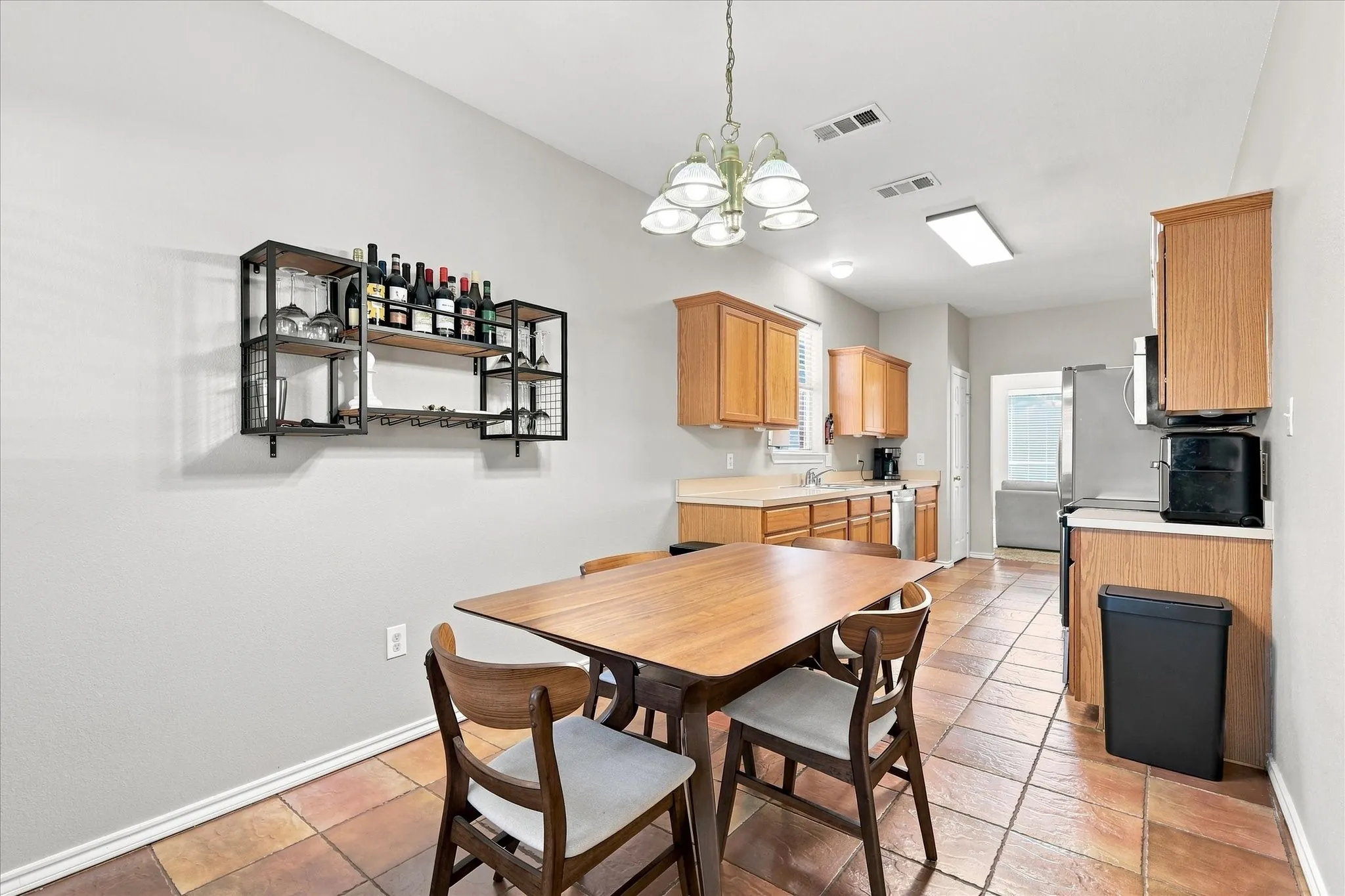 Single Family Residence For Sale in Denton County , 321 Texas Drive, Lake Dallas, Texas 75065, 3 Bedroom, 2 Bathroom, 2 Garage spaces, 1,320 Sqft, built in 2001, mls#21385640, Real Estate Agent in Lake Dallas, Homes For Sale in Denton county, Homes For Sale in Lake Dallas, Realtor in Lake Dallas Texas, Real Estate Brokerage Independent Realty Texas, Luminita Cordes Realtor