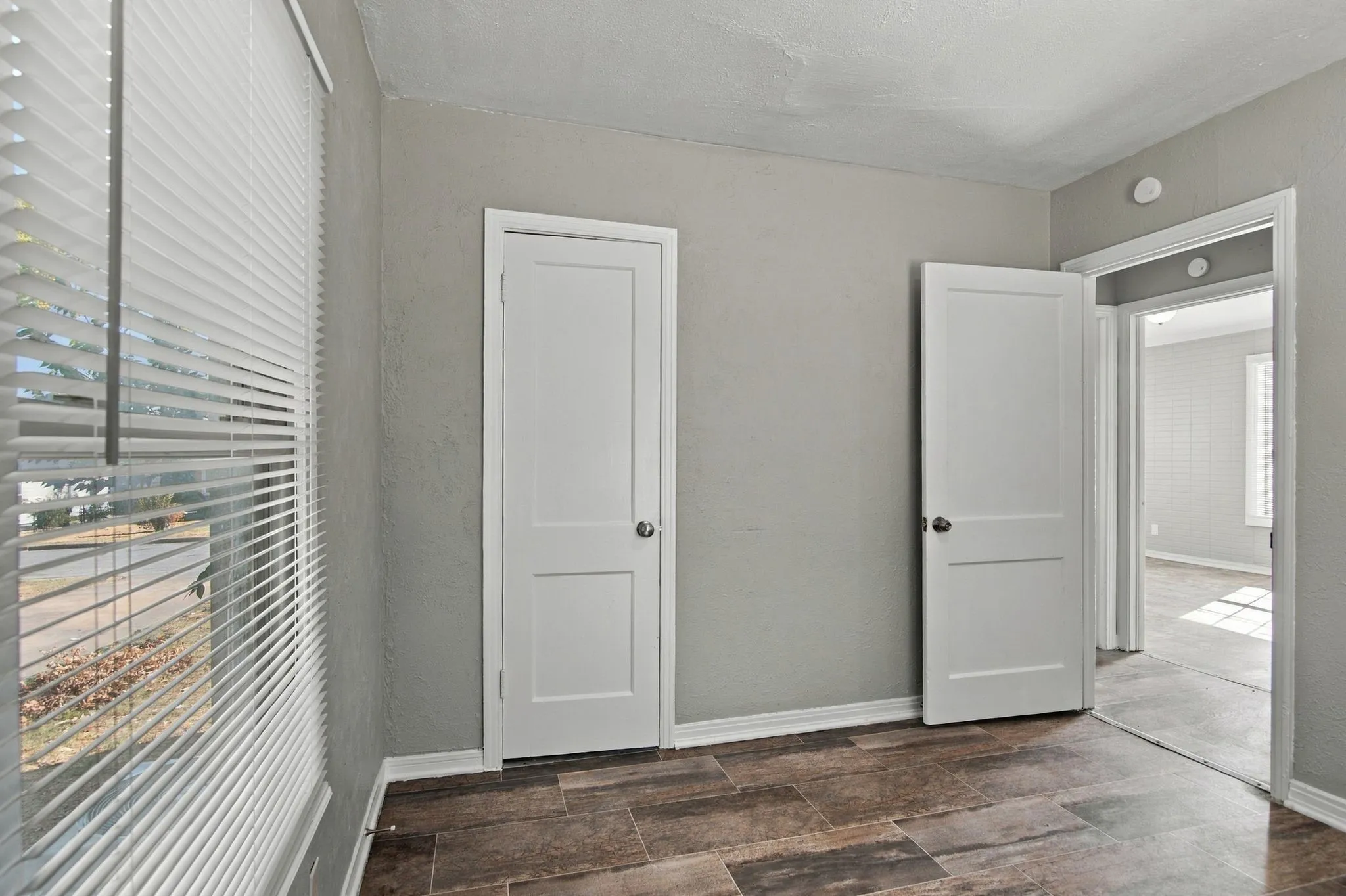Single Family Residence For Rent in Tarrant County , 5408 Como Drive, Fort Worth, Texas 76107, 2 Bedroom, 1 Bathroom, Garage spaces, 624 Sqft, built in 1950, mls#21385697, Real Estate Agent in Fort Worth, Homes For Rent in Tarrant county, Homes For Rent in Fort Worth, Realtor in Fort Worth Texas, Real Estate Brokerage Independent Realty Texas, Luminita Cordes Realtor