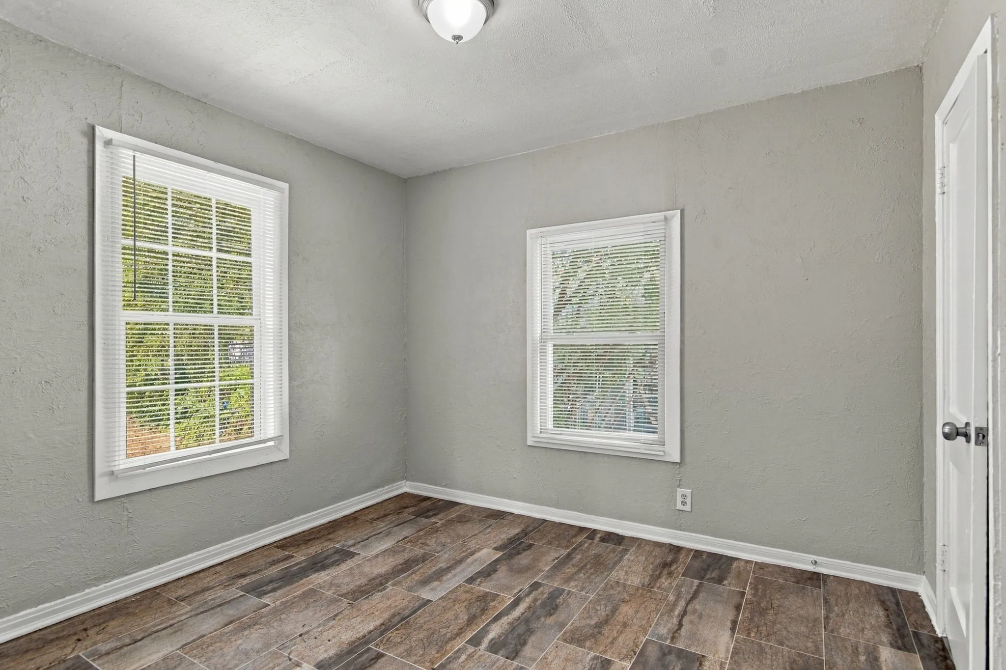 Single Family Residence For Rent in Tarrant County , 5408 Como Drive, Fort Worth, Texas 76107, 2 Bedroom, 1 Bathroom, Garage spaces, 624 Sqft, built in 1950, mls#21385697, Real Estate Agent in Fort Worth, Homes For Rent in Tarrant county, Homes For Rent in Fort Worth, Realtor in Fort Worth Texas, Real Estate Brokerage Independent Realty Texas, Luminita Cordes Realtor