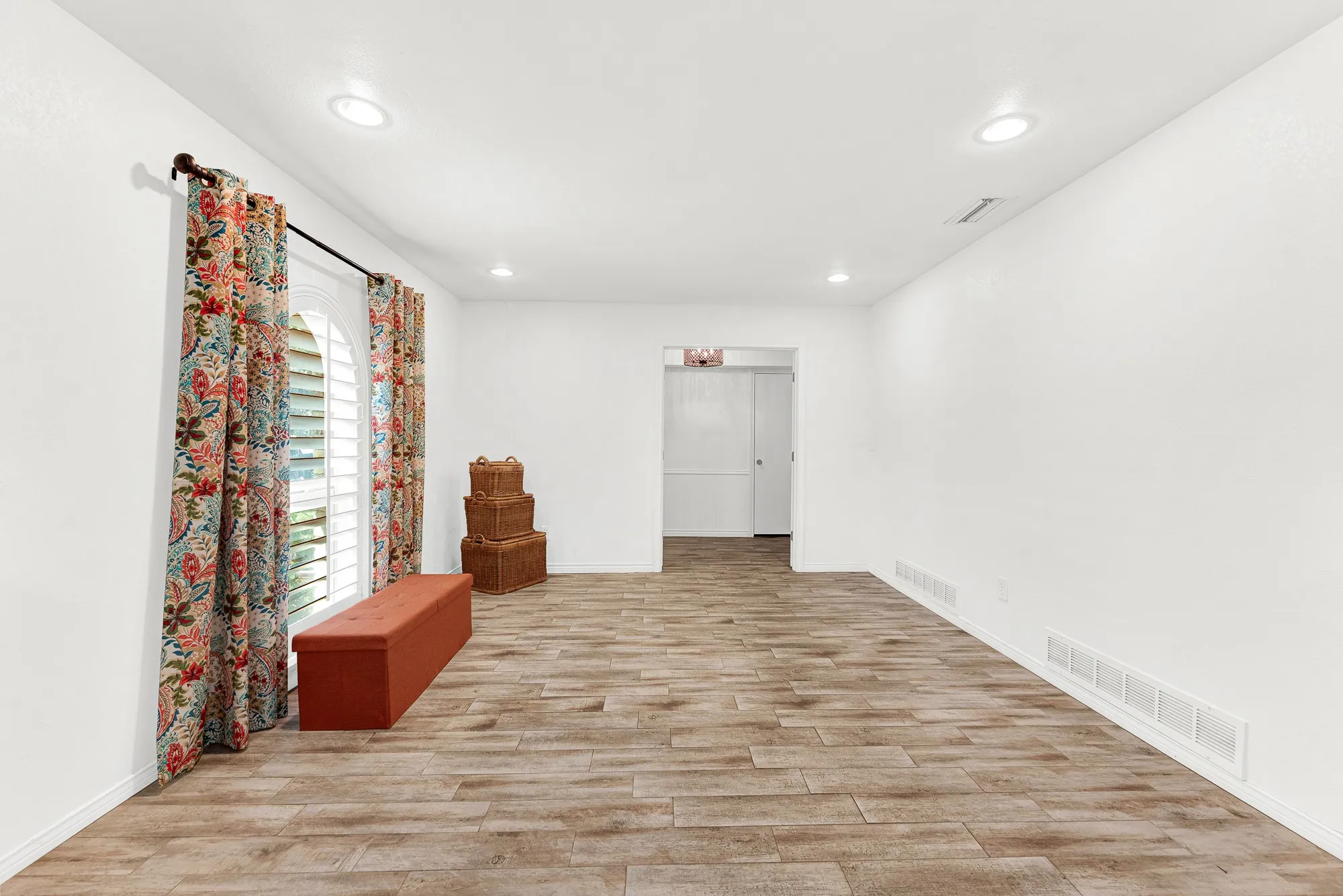 Looking back toward the entry foyer, the incredible square footage of this versatile room comes into full focus. Smooth wall surfaces and built-in archways allow you to effortlessly separate a formal study area from a kids' play zone or secondary TV living room.