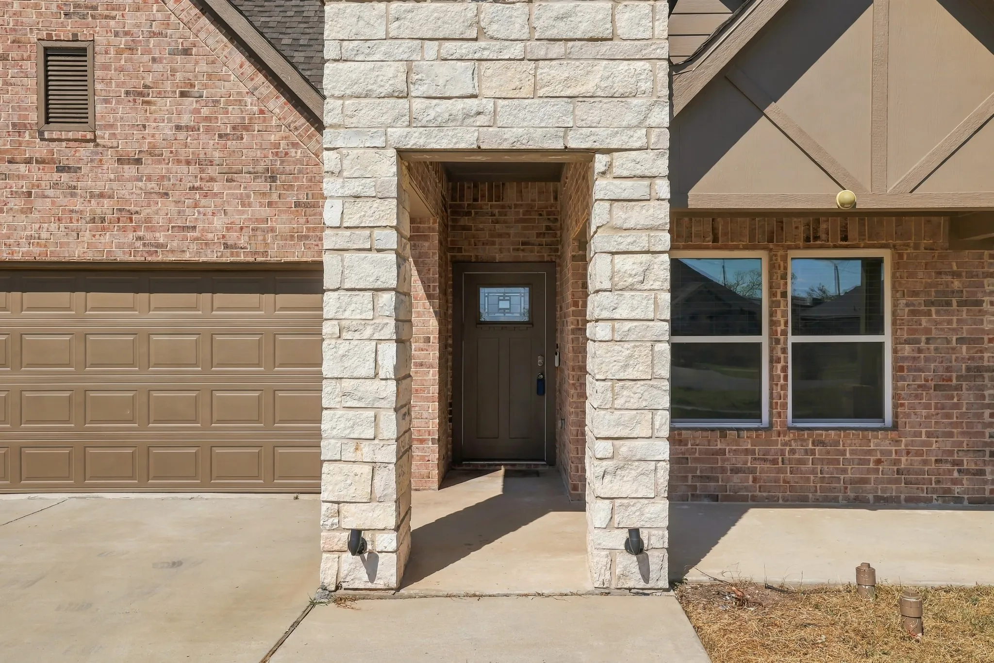 Single Family Residence For Sale in Kaufman County , 804 S Adelaide Street, Terrell, Texas 75160, 3 Bedroom, 2 Bathroom, 2 Garage spaces, 1,810 Sqft, built in 2023, mls#21380826, Real Estate Agent in Terrell, Homes For Sale in Kaufman county, Homes For Sale in Terrell, Realtor in Terrell Texas, Real Estate Brokerage Independent Realty Texas, Luminita Cordes Realtor