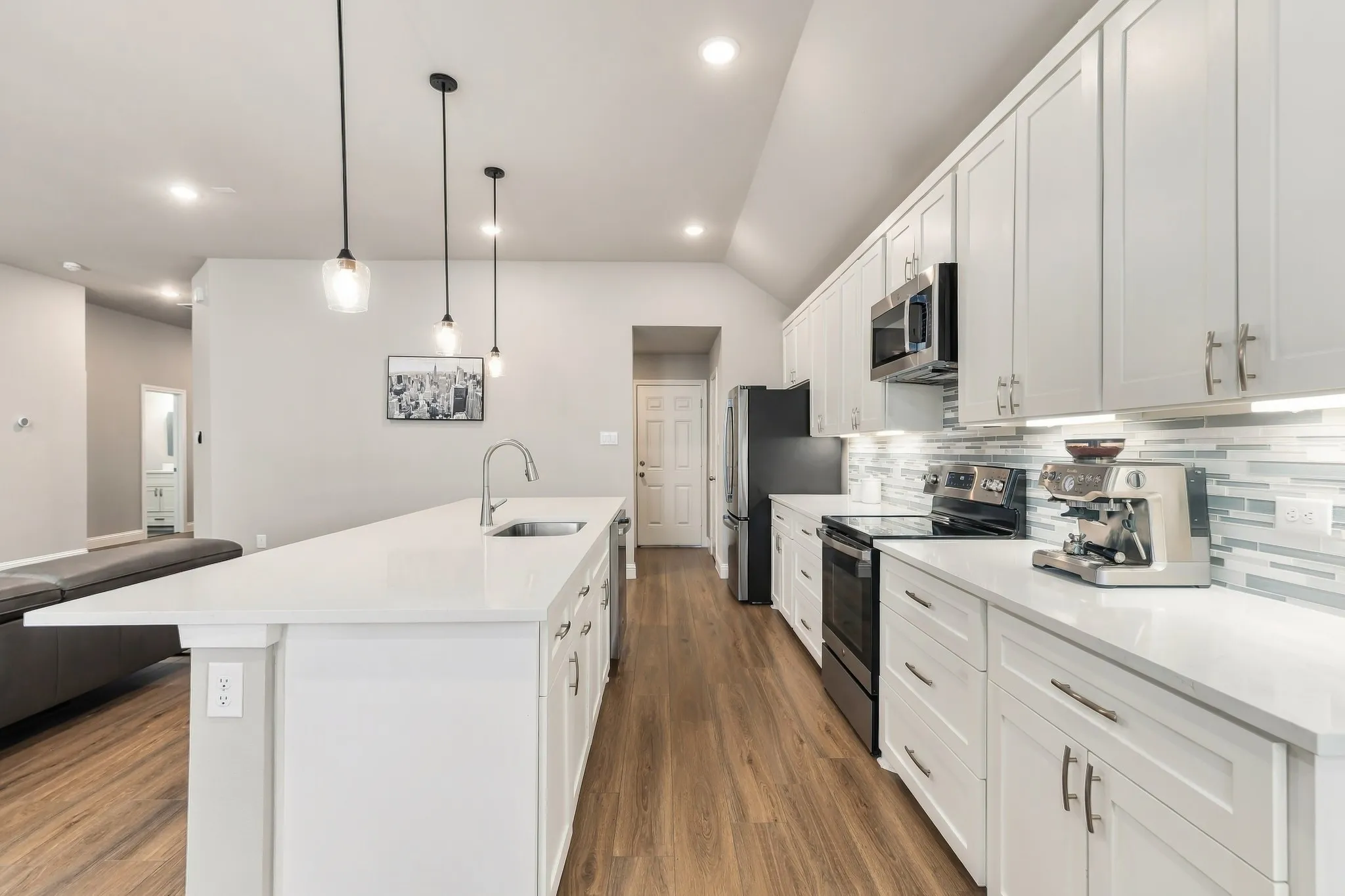 Single Family Residence For Sale in Kaufman County , 804 S Adelaide Street, Terrell, Texas 75160, 3 Bedroom, 2 Bathroom, 2 Garage spaces, 1,810 Sqft, built in 2023, mls#21380826, Real Estate Agent in Terrell, Homes For Sale in Kaufman county, Homes For Sale in Terrell, Realtor in Terrell Texas, Real Estate Brokerage Independent Realty Texas, Luminita Cordes Realtor