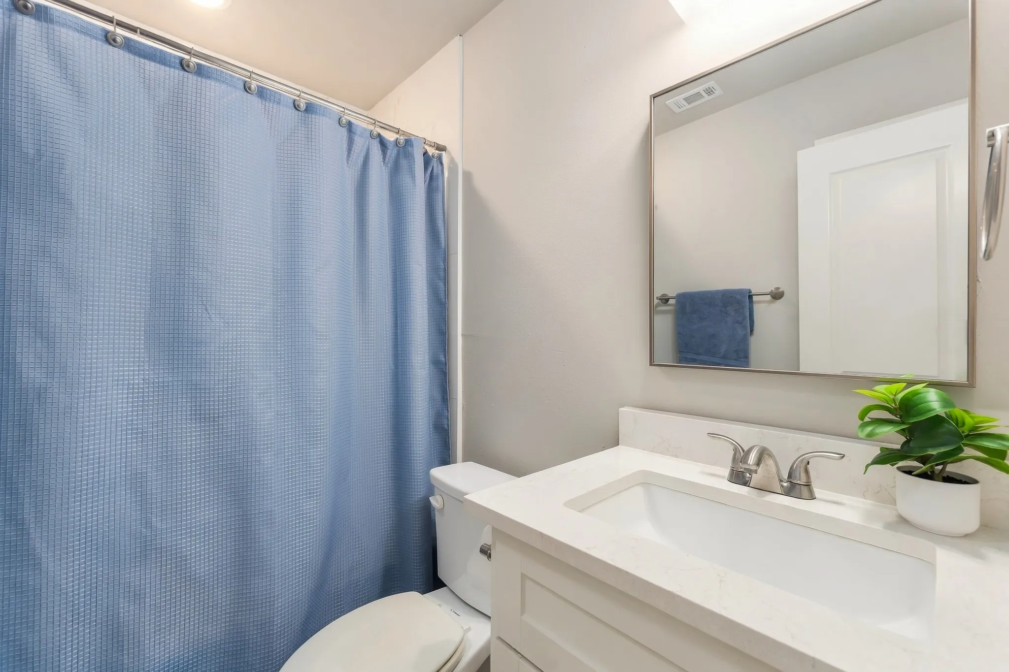 Single Family Residence For Sale in Kaufman County , 804 S Adelaide Street, Terrell, Texas 75160, 3 Bedroom, 2 Bathroom, 2 Garage spaces, 1,810 Sqft, built in 2023, mls#21380826, Real Estate Agent in Terrell, Homes For Sale in Kaufman county, Homes For Sale in Terrell, Realtor in Terrell Texas, Real Estate Brokerage Independent Realty Texas, Luminita Cordes Realtor