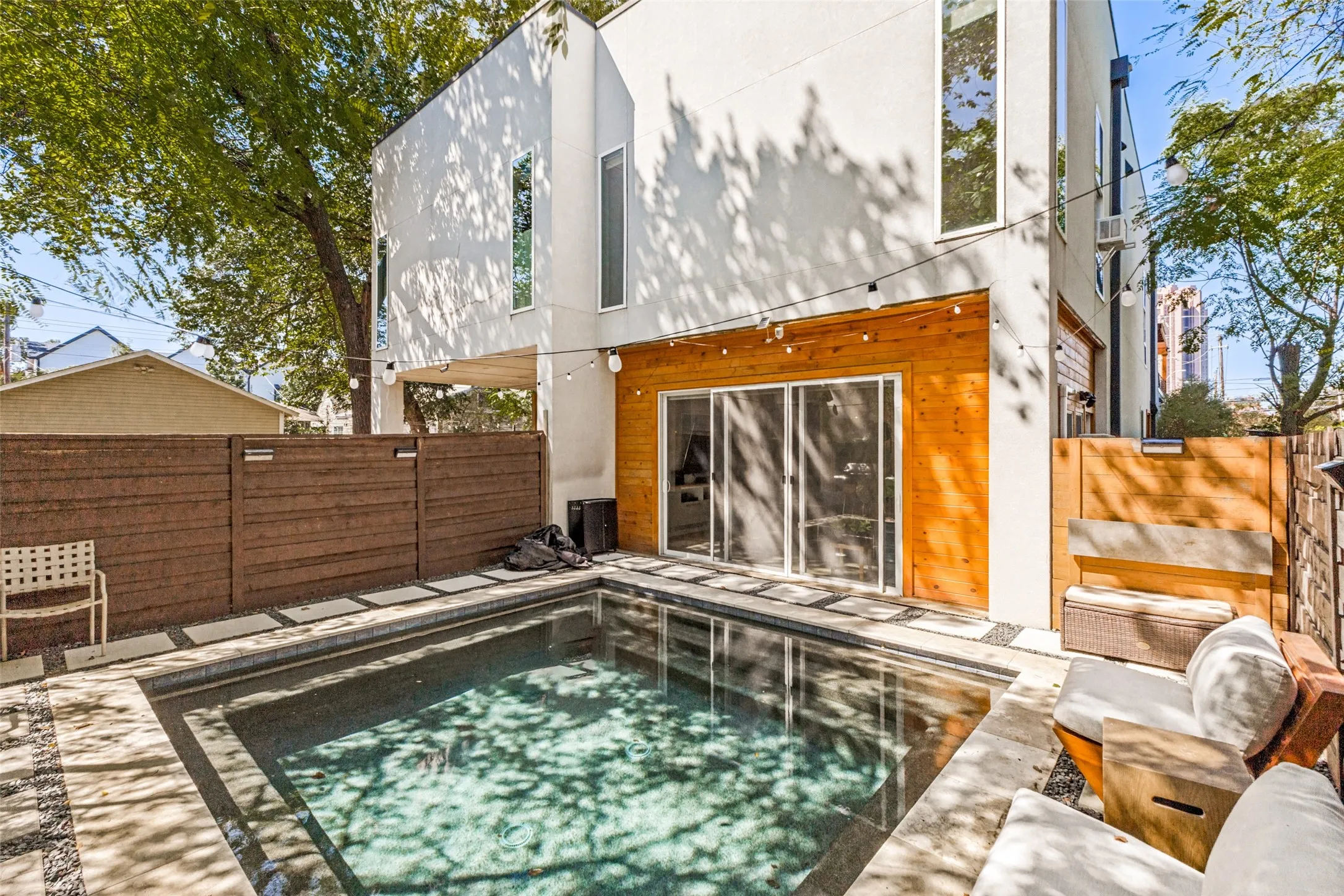 Single Family Residence For Sale in Dallas County , 3912 Munger Avenue, Dallas, Texas 75204, 3 Bedroom, 4 Bathroom, 2 Garage spaces, 2,800 Sqft, built in 2018, mls#21385722, Real Estate Agent in Dallas, Homes For Sale in Dallas county, Homes For Sale in Dallas, Realtor in Dallas Texas, Real Estate Brokerage Independent Realty Texas, Luminita Cordes Realtor