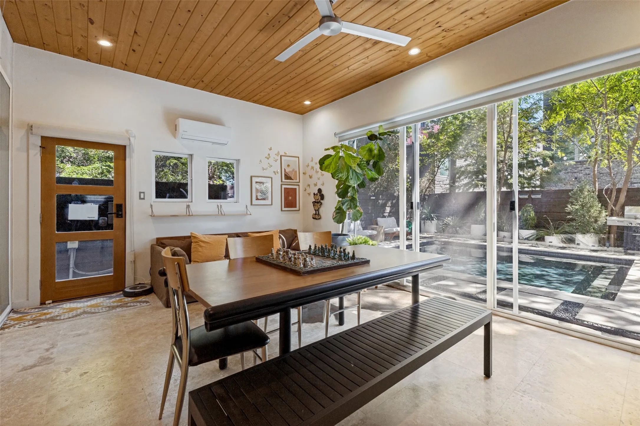 Single Family Residence For Sale in Dallas County , 3912 Munger Avenue, Dallas, Texas 75204, 3 Bedroom, 4 Bathroom, 2 Garage spaces, 2,800 Sqft, built in 2018, mls#21385722, Real Estate Agent in Dallas, Homes For Sale in Dallas county, Homes For Sale in Dallas, Realtor in Dallas Texas, Real Estate Brokerage Independent Realty Texas, Luminita Cordes Realtor