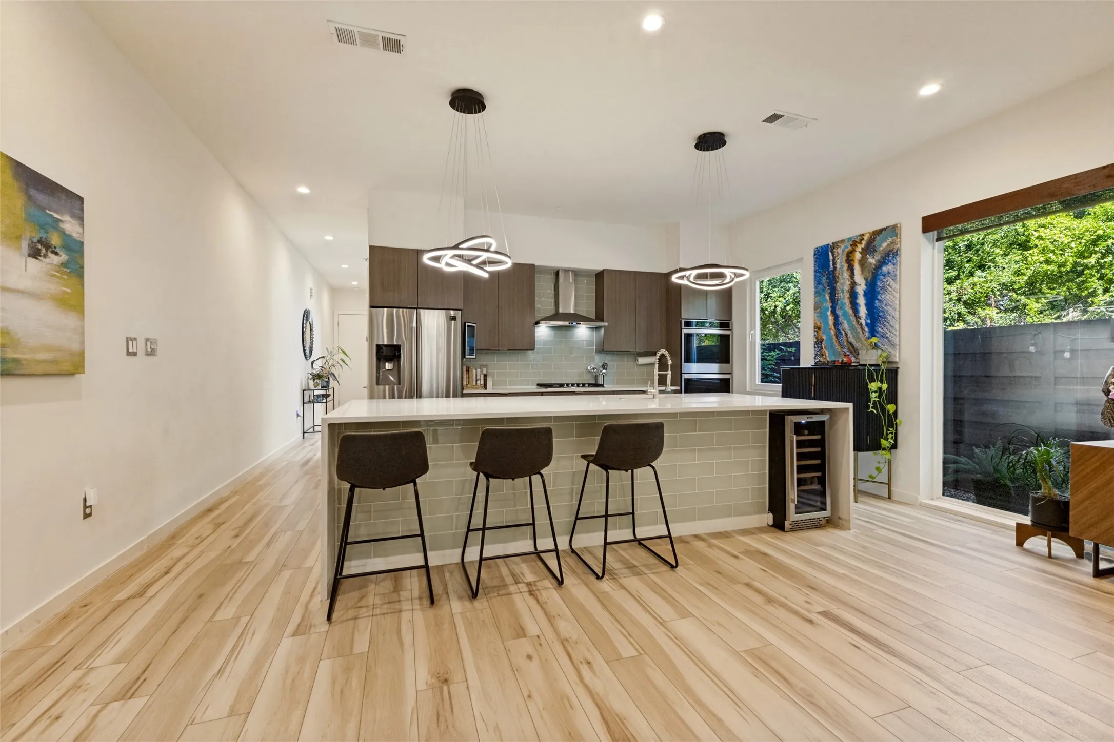 Single Family Residence For Sale in Dallas County , 3912 Munger Avenue, Dallas, Texas 75204, 3 Bedroom, 4 Bathroom, 2 Garage spaces, 2,800 Sqft, built in 2018, mls#21385722, Real Estate Agent in Dallas, Homes For Sale in Dallas county, Homes For Sale in Dallas, Realtor in Dallas Texas, Real Estate Brokerage Independent Realty Texas, Luminita Cordes Realtor