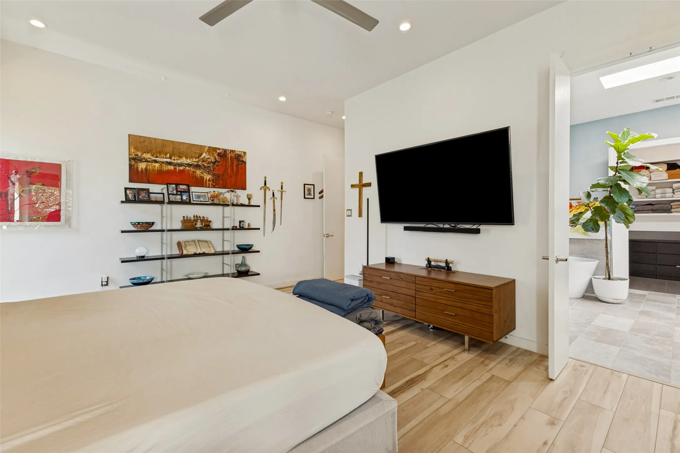 Single Family Residence For Sale in Dallas County , 3912 Munger Avenue, Dallas, Texas 75204, 3 Bedroom, 4 Bathroom, 2 Garage spaces, 2,800 Sqft, built in 2018, mls#21385722, Real Estate Agent in Dallas, Homes For Sale in Dallas county, Homes For Sale in Dallas, Realtor in Dallas Texas, Real Estate Brokerage Independent Realty Texas, Luminita Cordes Realtor