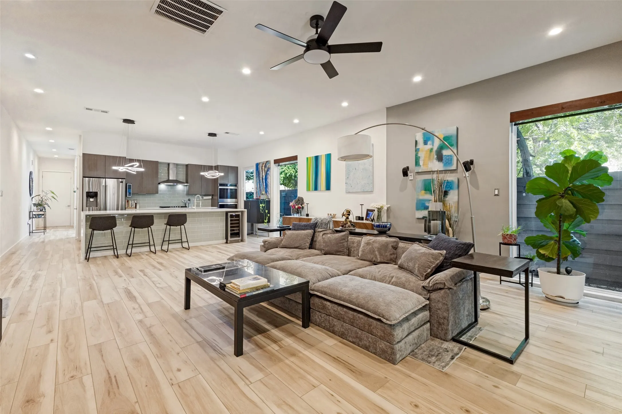 Single Family Residence For Sale in Dallas County , 3912 Munger Avenue, Dallas, Texas 75204, 3 Bedroom, 4 Bathroom, 2 Garage spaces, 2,800 Sqft, built in 2018, mls#21385722, Real Estate Agent in Dallas, Homes For Sale in Dallas county, Homes For Sale in Dallas, Realtor in Dallas Texas, Real Estate Brokerage Independent Realty Texas, Luminita Cordes Realtor