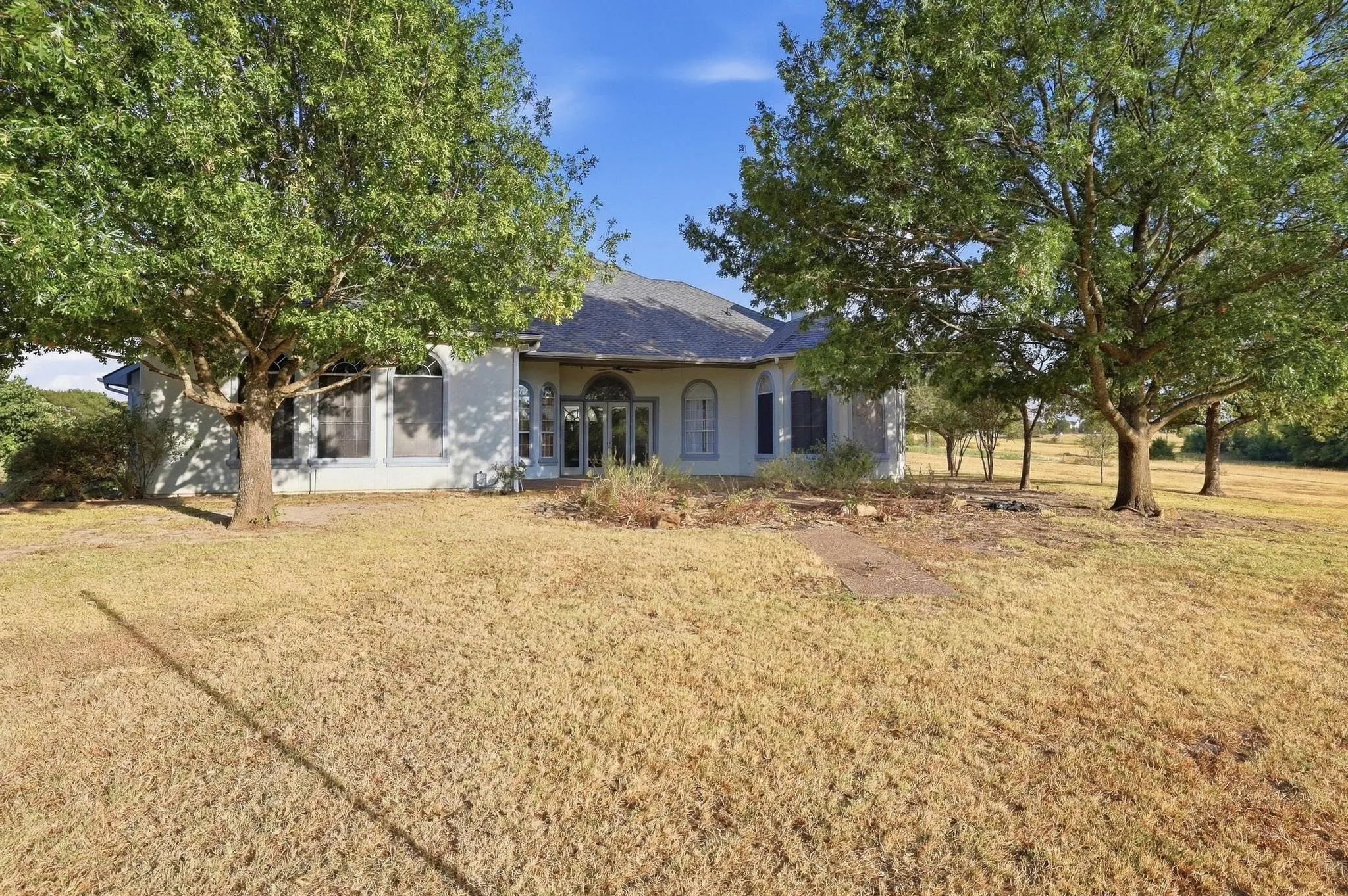 Single Family Residence For Sale in Grayson County , 205 Whitworth Road, Whitewright, Texas 75491, 3 Bedroom, 4 Bathroom, 3 Garage spaces, 3,268 Sqft, built in 1999, mls#21385781, Real Estate Agent in Whitewright, Homes For Sale in Grayson county, Homes For Sale in Whitewright, Realtor in Whitewright Texas, Real Estate Brokerage Independent Realty Texas, Luminita Cordes Realtor