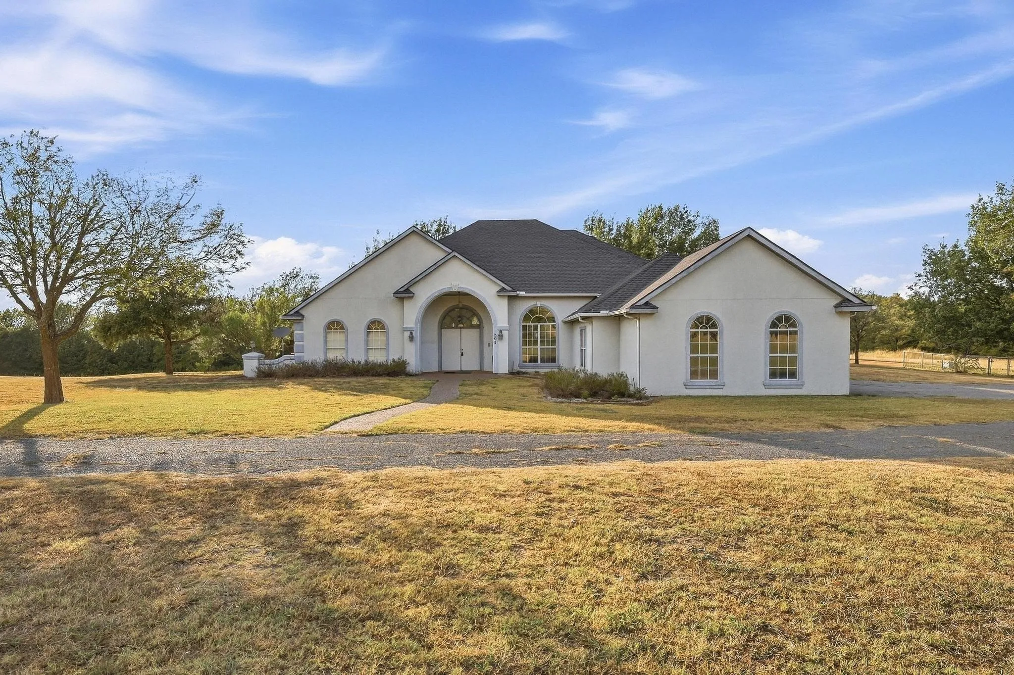 Single Family Residence For Sale in Grayson County , 205 Whitworth Road, Whitewright, Texas 75491, 3 Bedroom, 4 Bathroom, 3 Garage spaces, 3,268 Sqft, built in 1999, mls#21385781, Real Estate Agent in Whitewright, Homes For Sale in Grayson county, Homes For Sale in Whitewright, Realtor in Whitewright Texas, Real Estate Brokerage Independent Realty Texas, Luminita Cordes Realtor